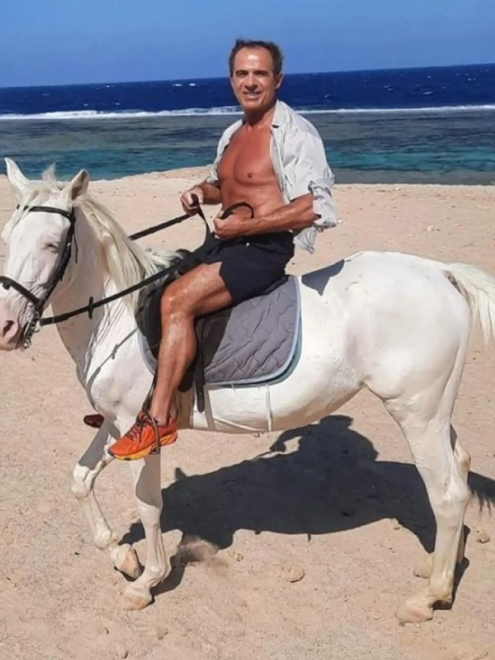 Otec Jasminy Alagič bude mať 70, no na svoj vek rozhodne nevyzerá!