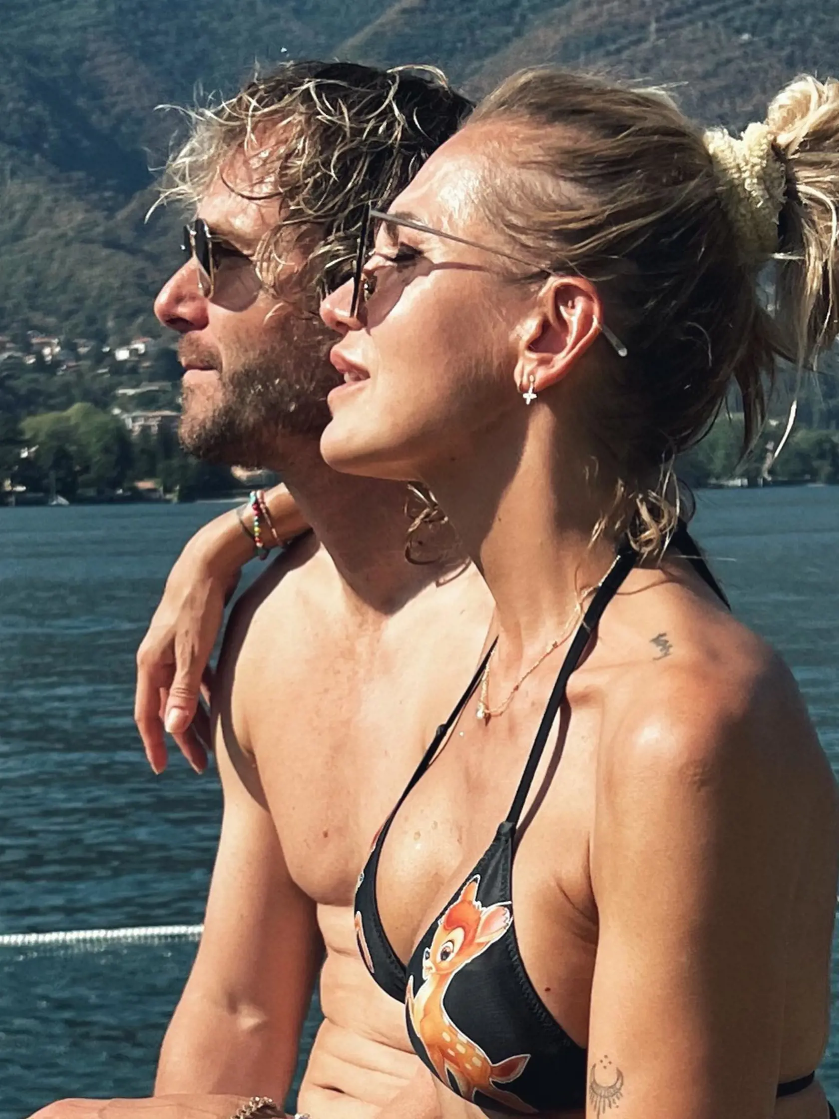 Tesne po tom, čo Nedvěd opustil Juventus, to Dara komentovala takto: „Komentovať jeho pracovné rozhodnutie mi neprináleží. Z pohľadu jeho partnerky môžem iba konštatovať, nejde o prekvapujúce či nečakané rozhodnutie. Keď odstúpi šéf, jeho vojsko ho úplne prirodzene nasleduje,“ uviedla Dara pre český Blesk.