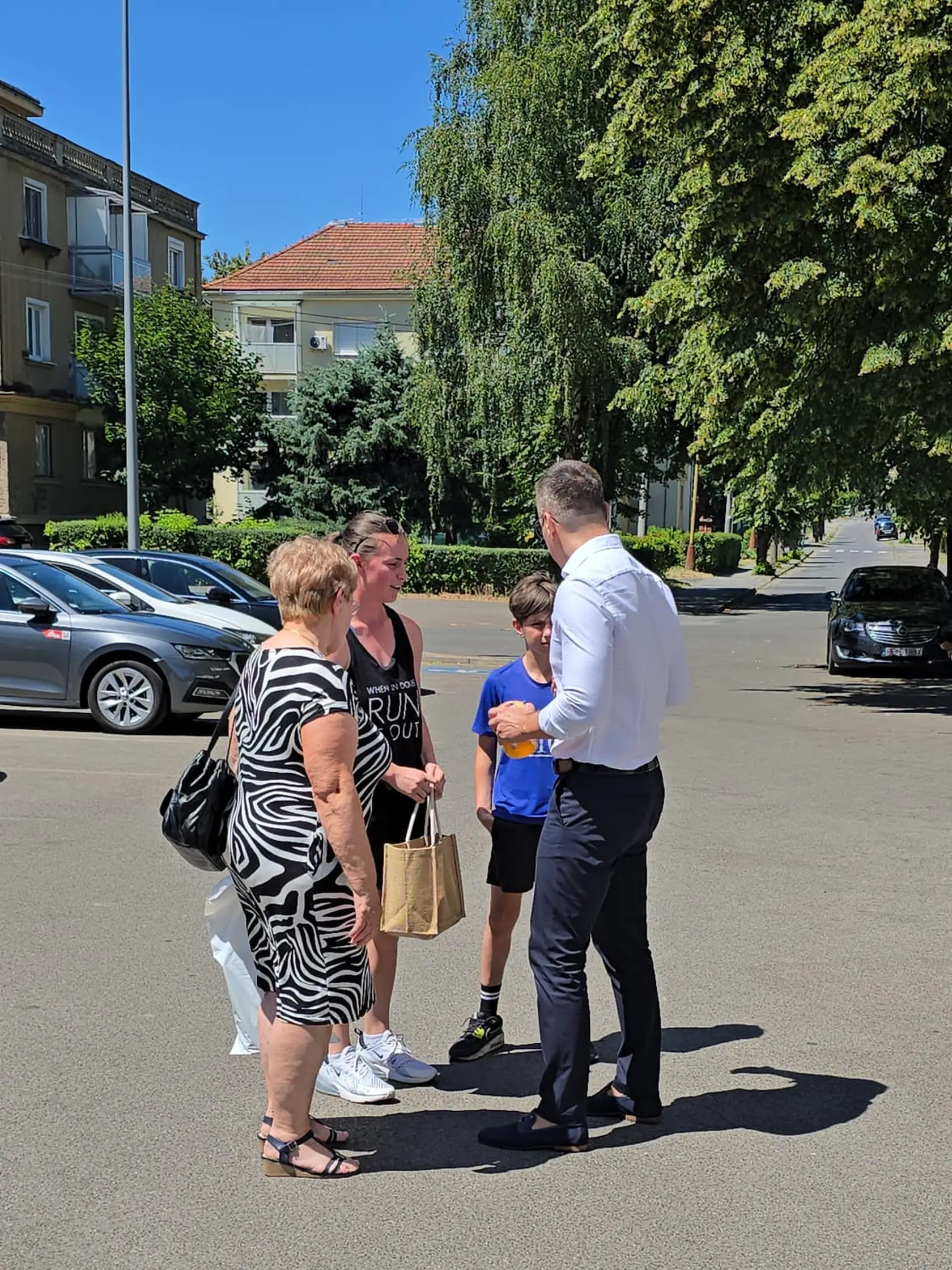 Minister práce, sociálnych vecí a rodiny nedávno oslávil svoje okrúhle narodeniny. Oslavy mal dve, prvú v Bratislave a druhú  v jeho rodnom Humennom, kde sa ho našej redakcii podarilo aj nafotiť.