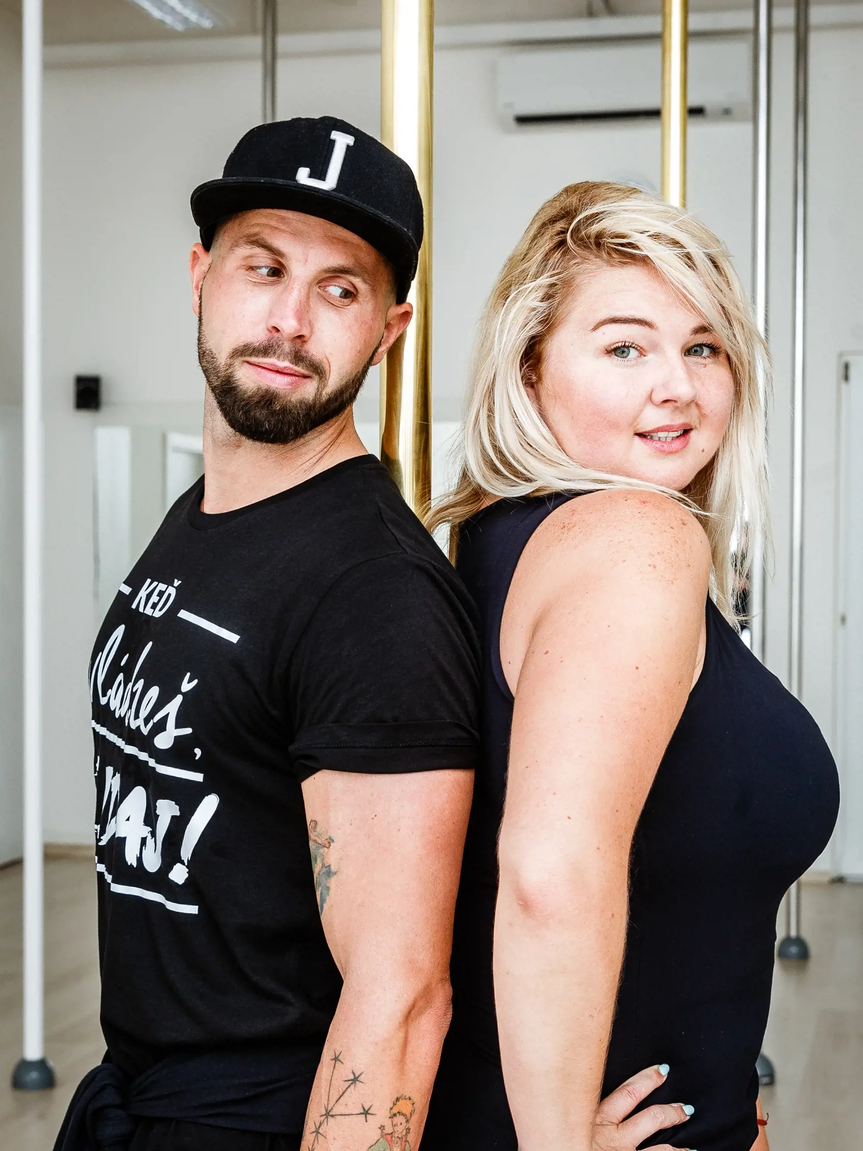 Fitness tréner Jany Landl absolvoval v rámci výzvy od komičky Evy Kramerovej (Evelyn) tréning pole dance pod vedením Niny Peráčkovej v bratislavskom štúdiu No limits.