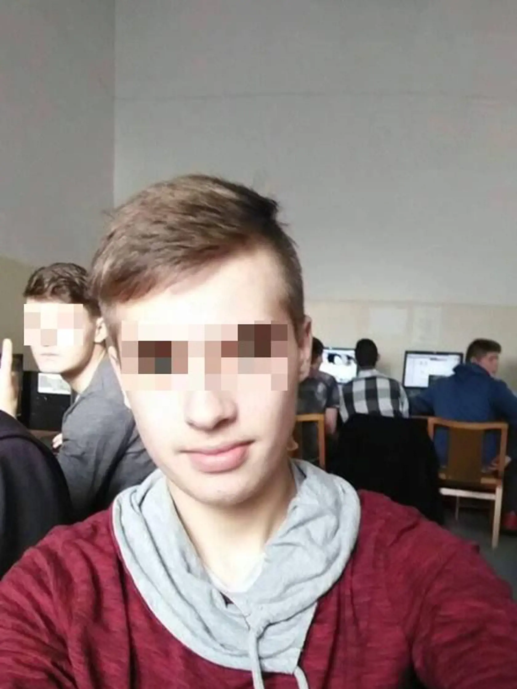 Peter (16) je obvinený z vraždy.