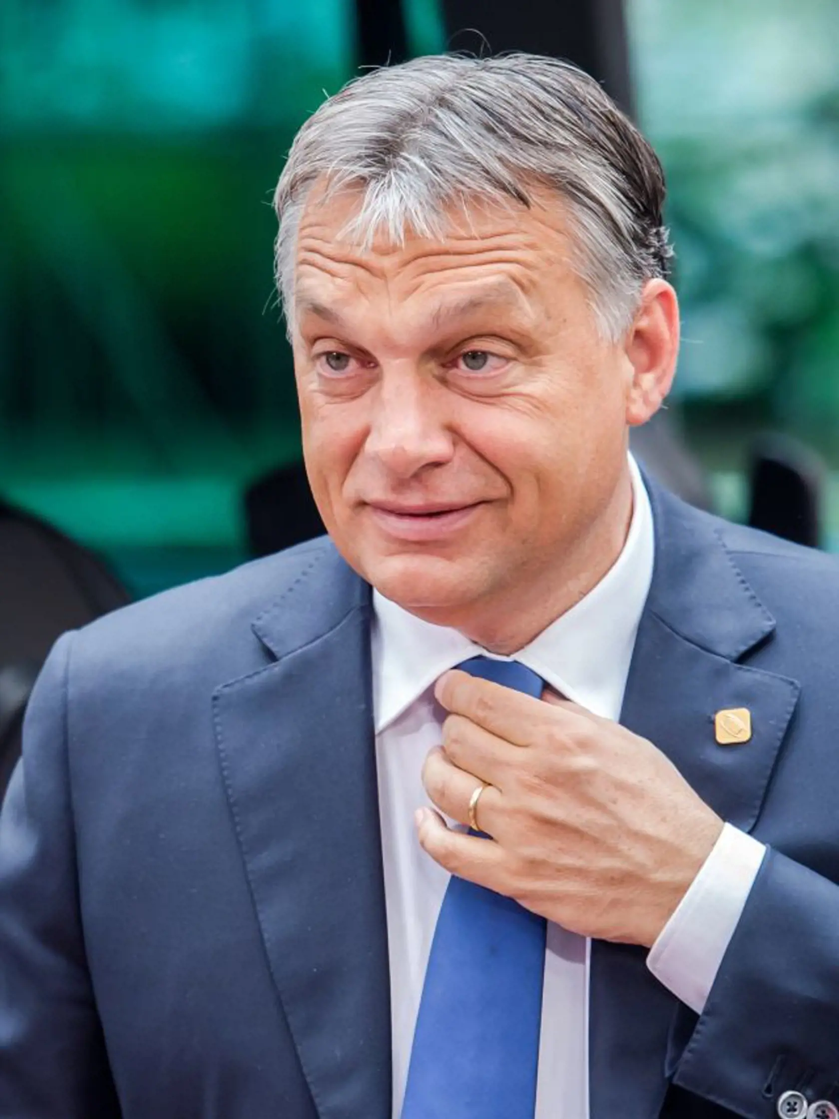 JB 27 Brusel - Maďarský premiér Viktor Orbán  prichádza na rokovanie druhého dňa summitu EÚ v Bruseli 27. júna 2014. Európski lídri podpíšu asociačné dohody EÚ s Gruzínskom, Moldavskom a Ukrajinou a budú rokovať o budúcom predsedovi Európskej komisie. FOTO TASR/AP Hungary's Prime Minister Viktor Orban arrives for an EU summit in Brussels, Friday June 27, 2014.  European Union leaders are set to nominate former Luxembourg Prime Minister Jean-Claude Juncker to become the 28-nation bloc’s new chief