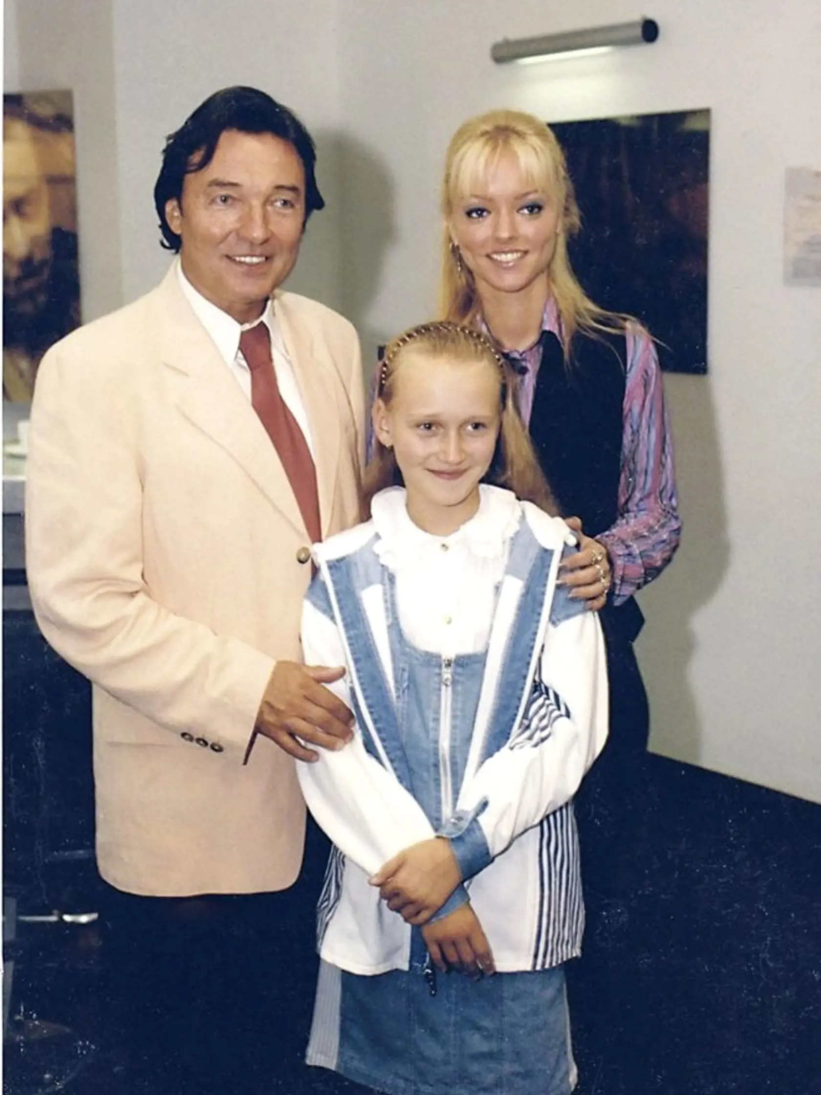 Karel Gott s dcérami Dominikou a Luciou v časoch dávno minulých....