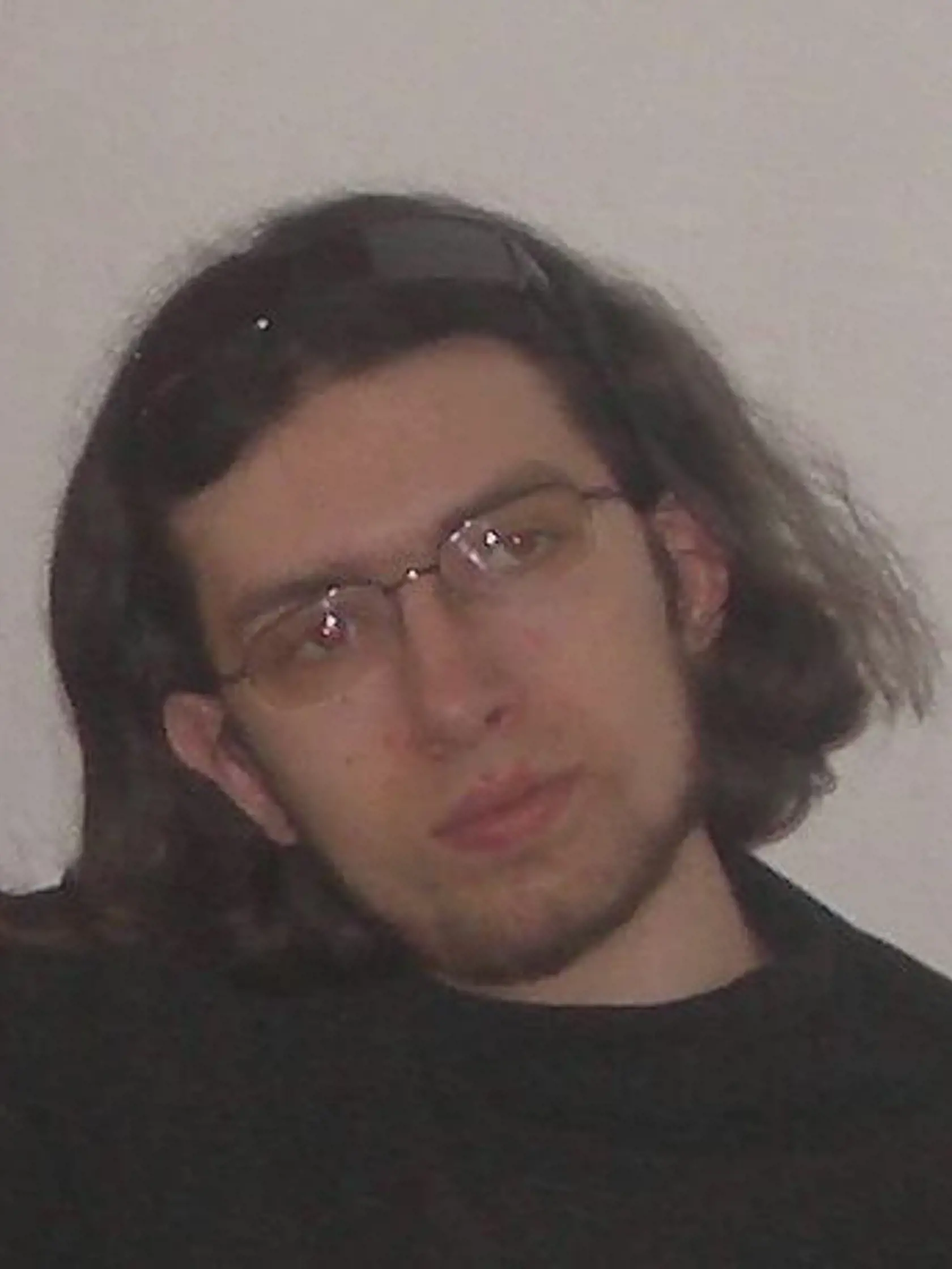 Študenta Filozofickej fakulty UK Daniela Tupého a jeho kamarátov napadla 4. novembra 2005 na Tyršovom nábreží v Bratislave skupina mužov.