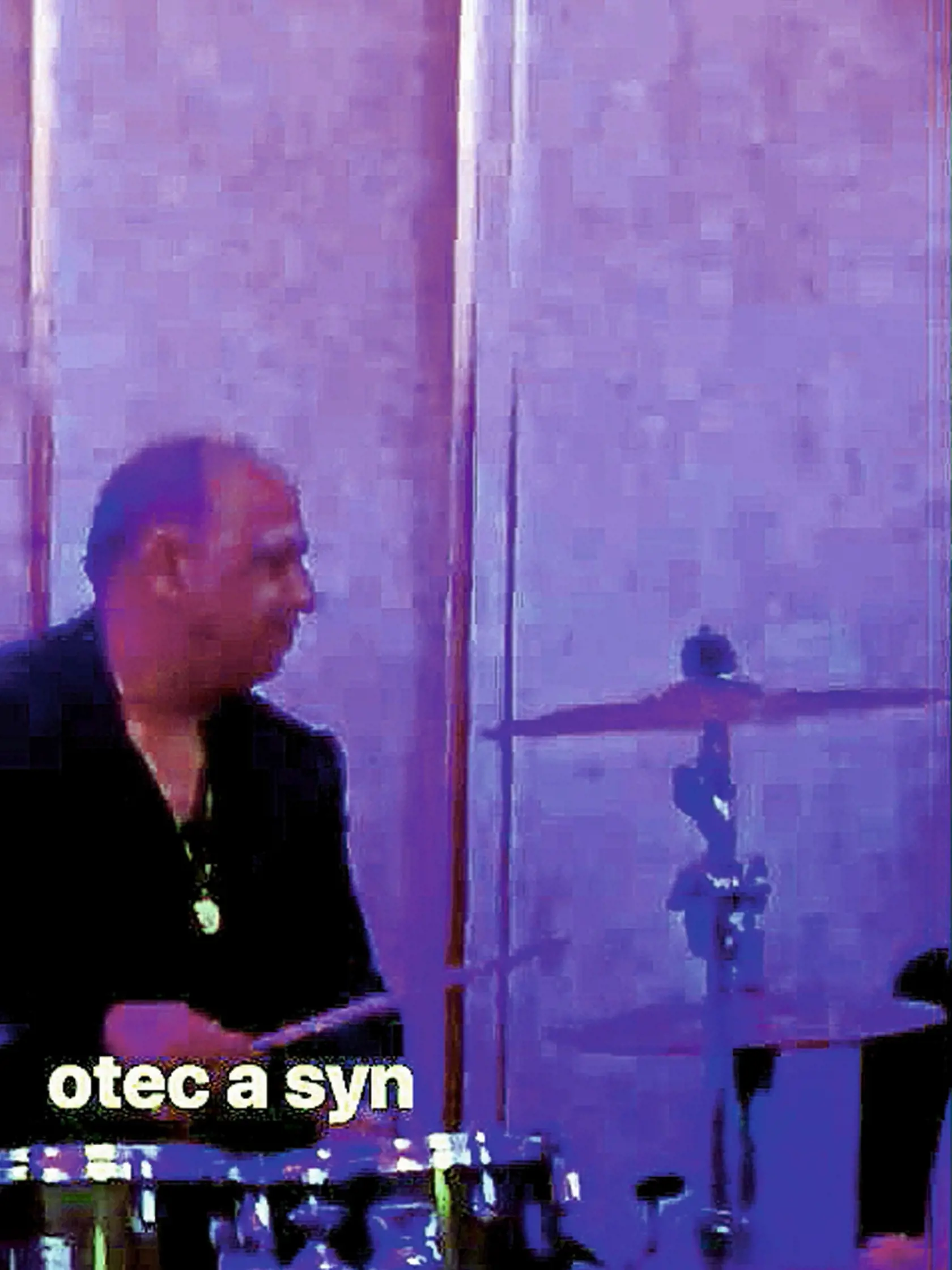 Prvý raz spolu: Zatiaľ čo Sandro bubnoval, jeho syn Patrik držal v ruke mikrofón.