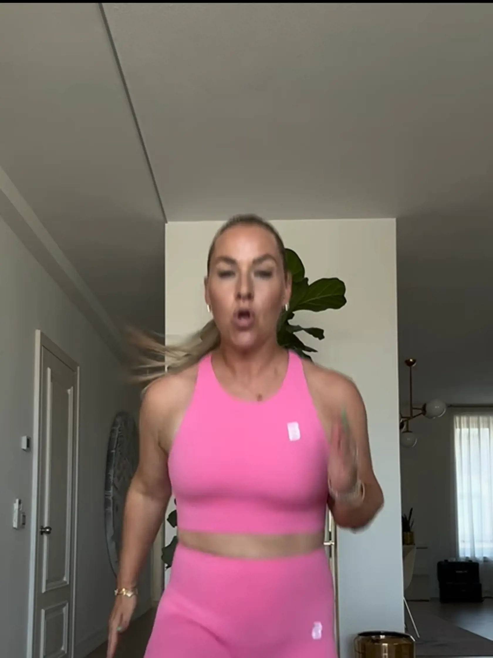 Dominika Cibulková stále cvičí a pracuje na svojej postave aj v lete.