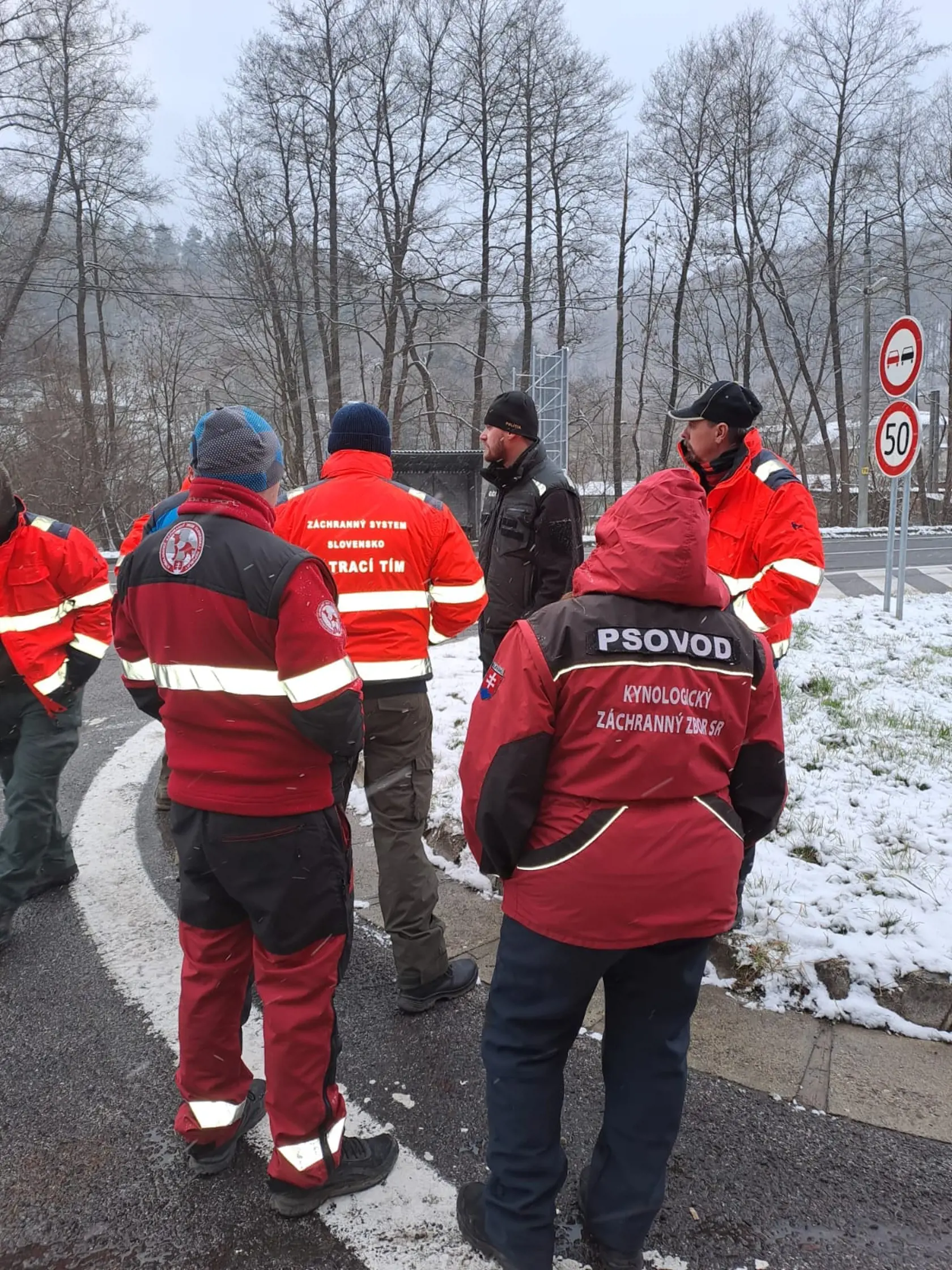 Pátranie po nezvestnej Veronike: Záchranári, polícia, hasiči aj dobrovoľníci hľadali mladú ženu celú nedeľu, žiaľ, neúspešne.