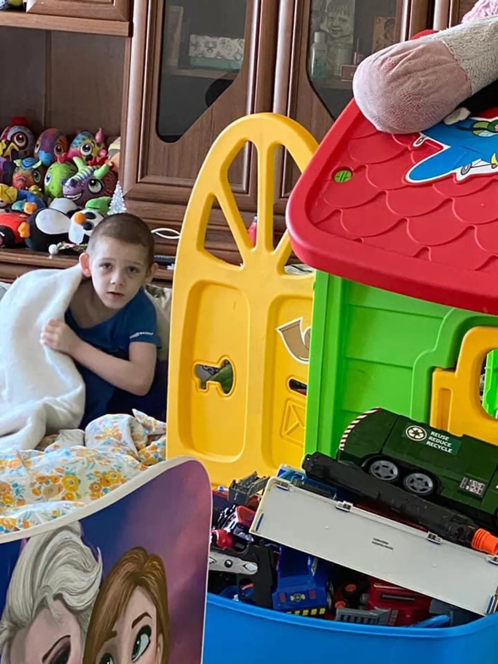 Mirko (6) sa potešil aj novým hračkám.