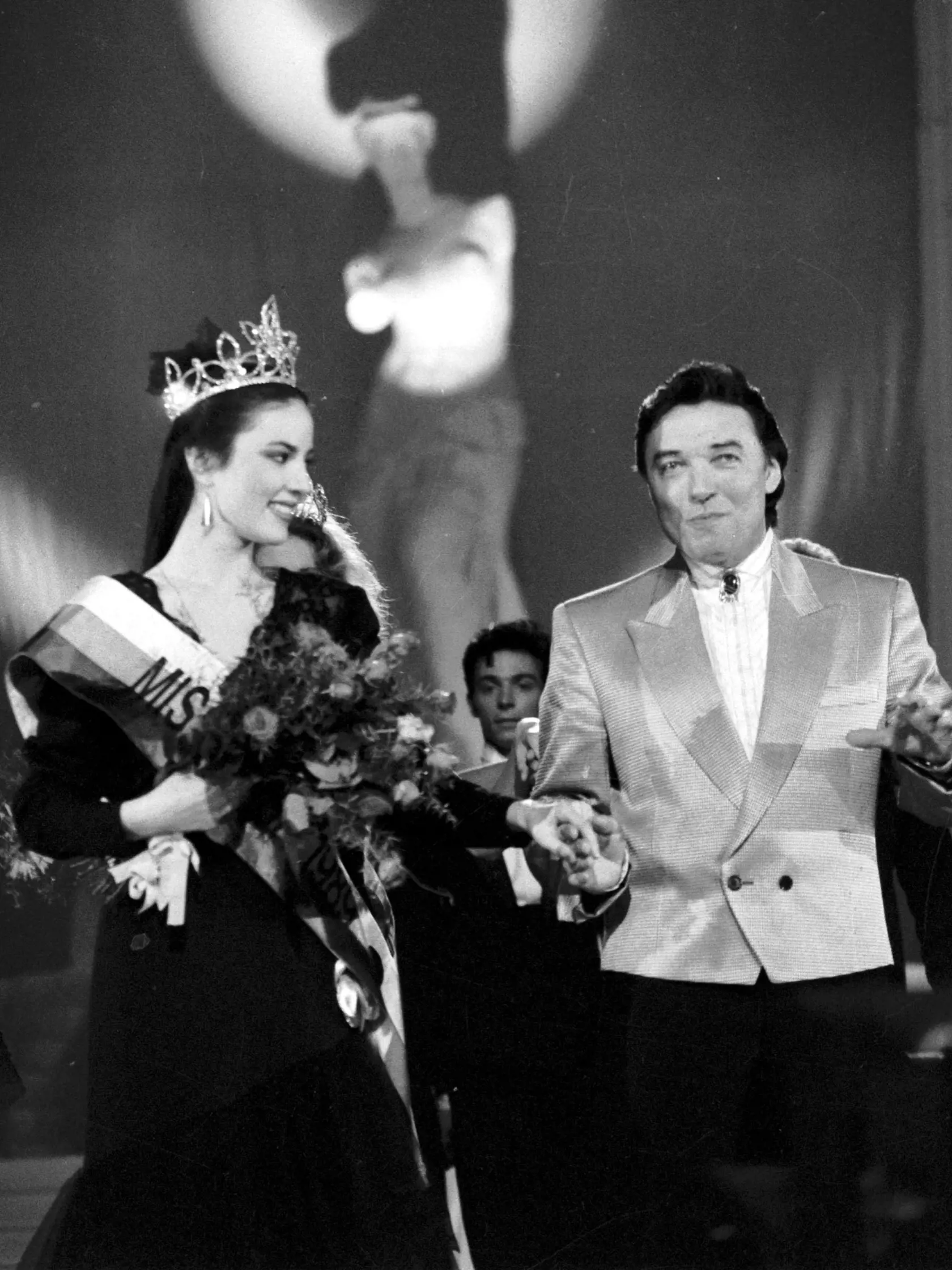 Ivana Christová na Miss ČSSR 8. apríla 1989 v Ostrave s Karlom Gottom.