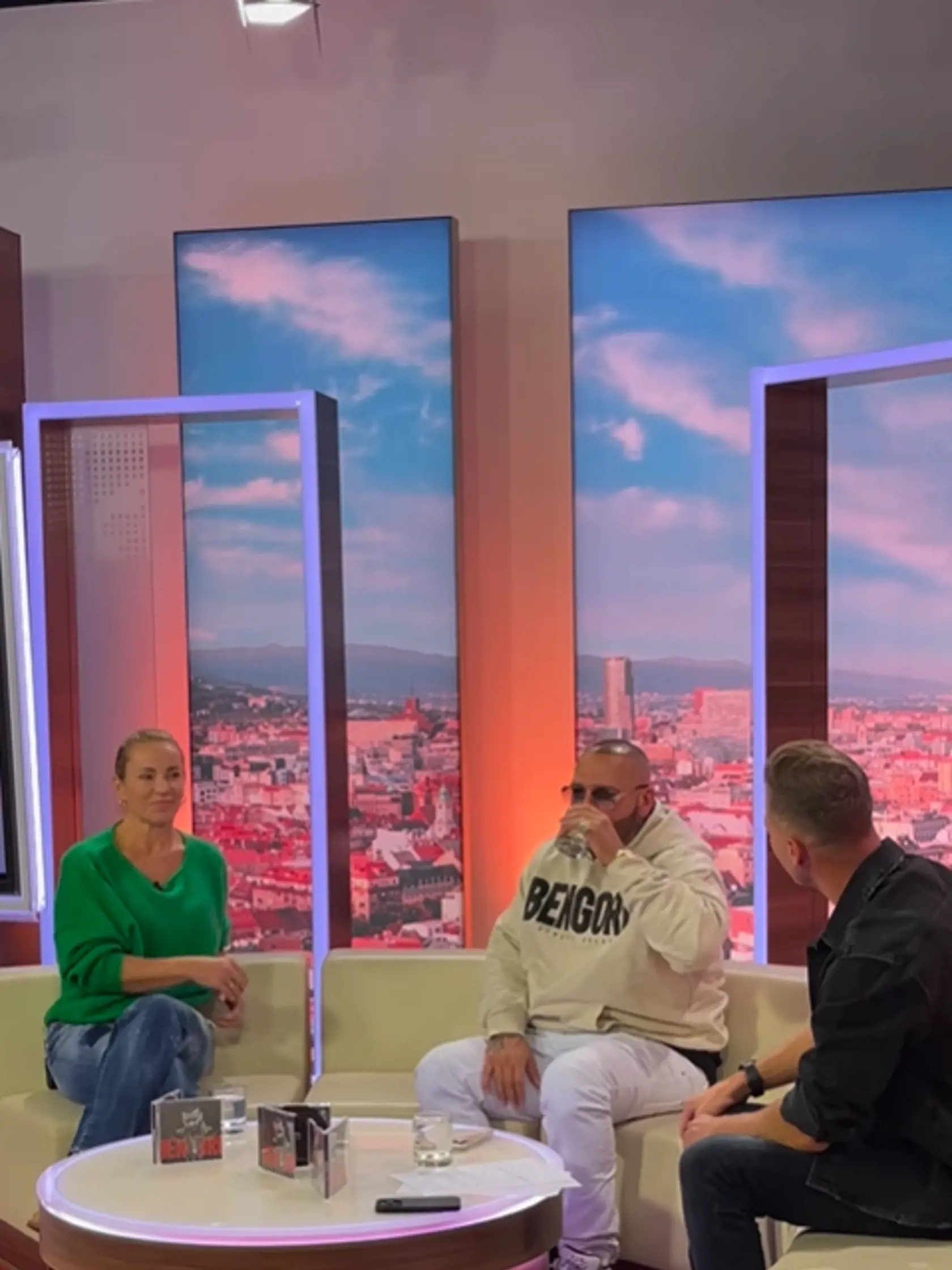 Rytmus si zo seba vystrelil v priamom prenose.