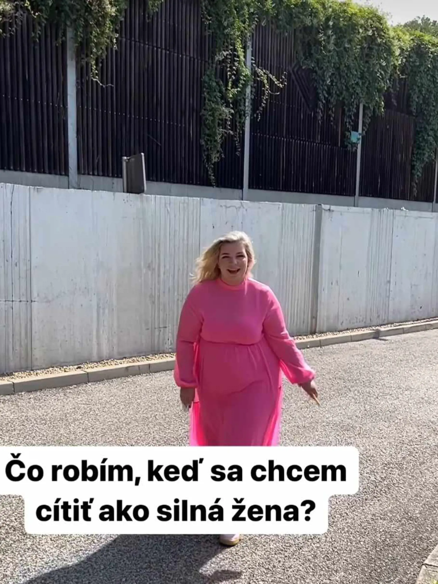 Simona Salátová si vyslúžila uštipačný komentár na tieto šaty a jej postavu.