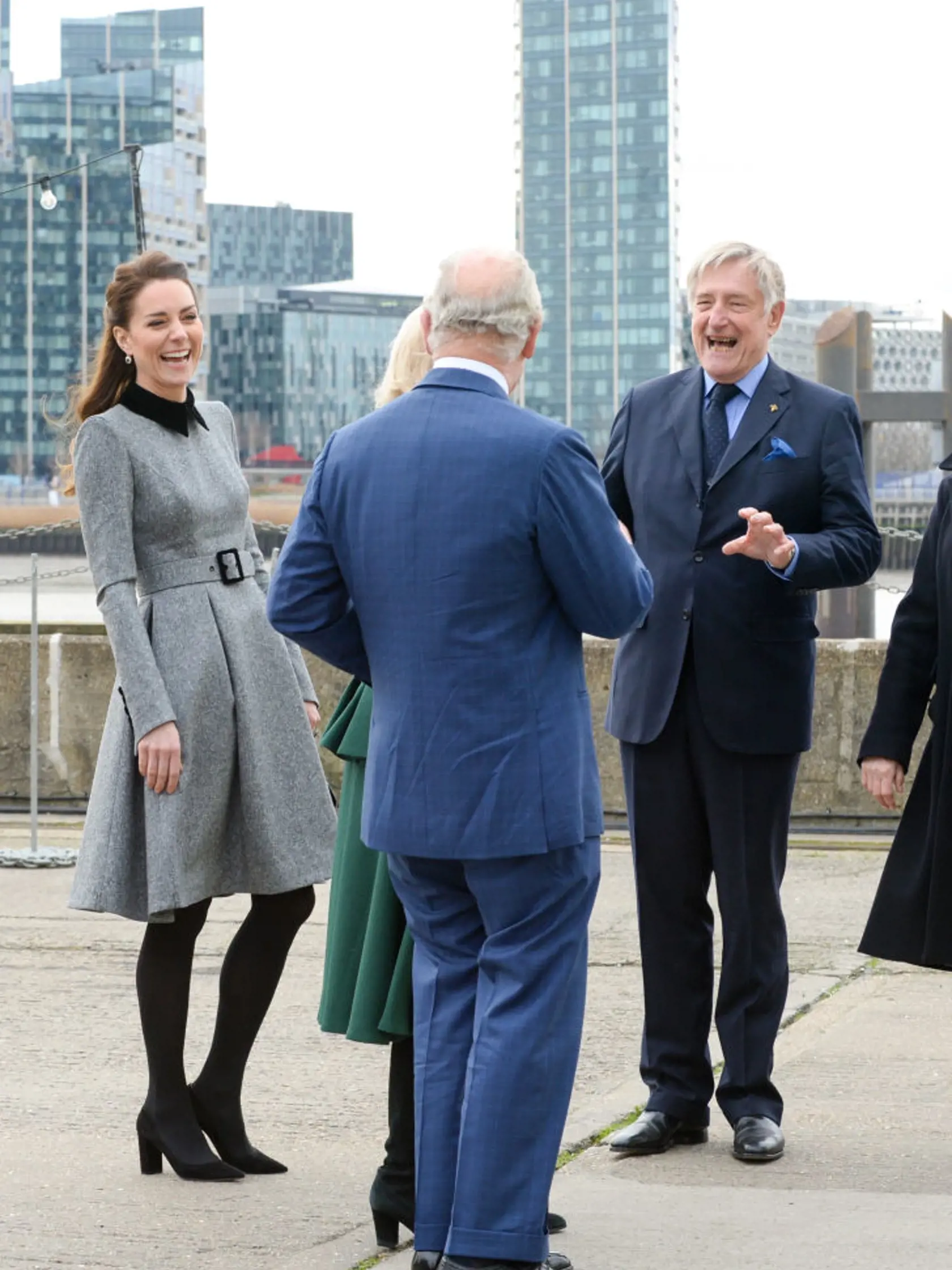 Princ Charles, vojvodkyňa Camilla a vojvodkyňa Kate na návšteve Trinity Buoy Wharf, ktoré je londýnskom centrom umenia a kultúry a nachádza sa na brehu rieky Temža.