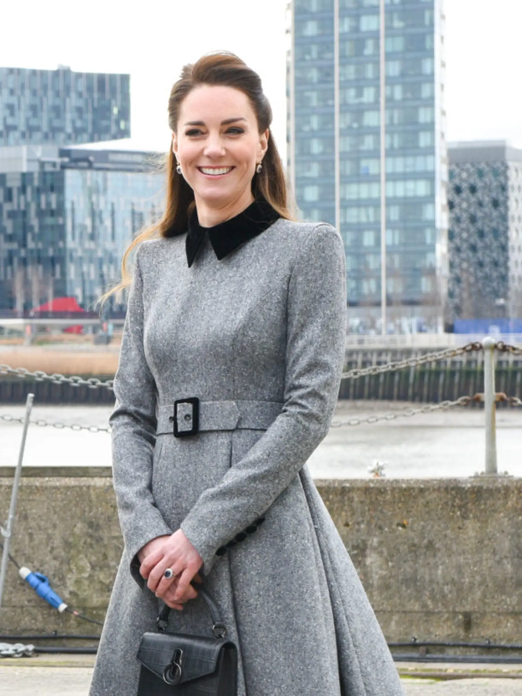 Princ Charles, vojvodkyňa Camilla a vojvodkyňa Kate na návšteve Trinity Buoy Wharf, ktoré je londýnskom centrom umenia a kultúry a nachádza sa na brehu rieky Temža.