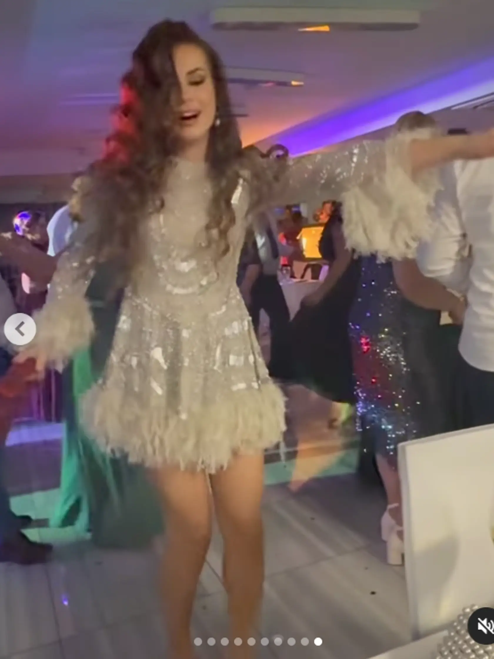 Stanka Lučková si vyhodila z kopýtka na plese. Mala na seba nádherný outfit, ktorý sa však podľa prísneho dresscodu na túto príležitosť vôbec nehodil. 