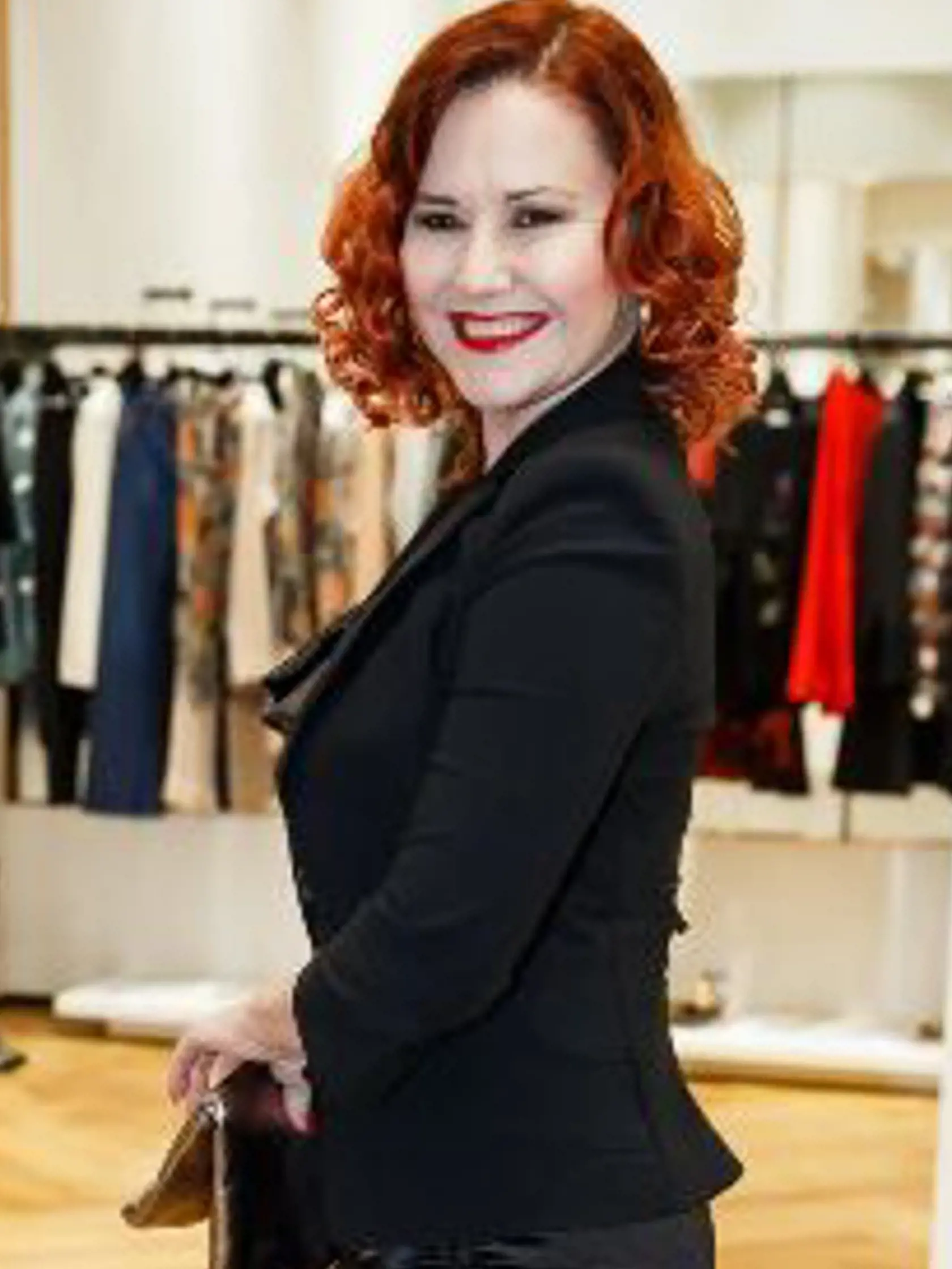 Zuzana Haasová v spoločnosti v outfite ako z lacného butiku.