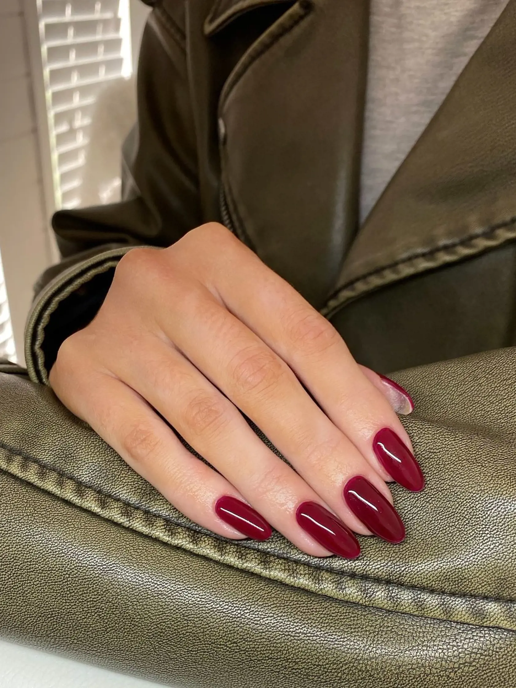Nechty od @ellielouisenails
