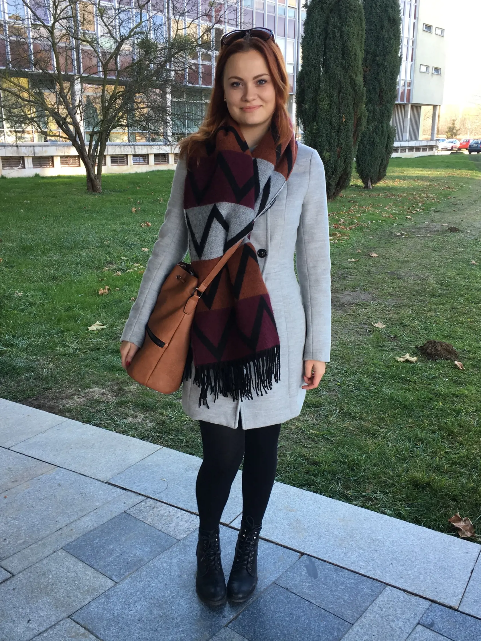 Lenka Dadajová (22) z Humenného študuje na Prešovskej univerzite angličtinu a výtvarnú, rada sa oblieka ležérne. NÁZOR STYLISTU: Konečne pekne zladená! Hodí sa jej ten šál aj topánky.