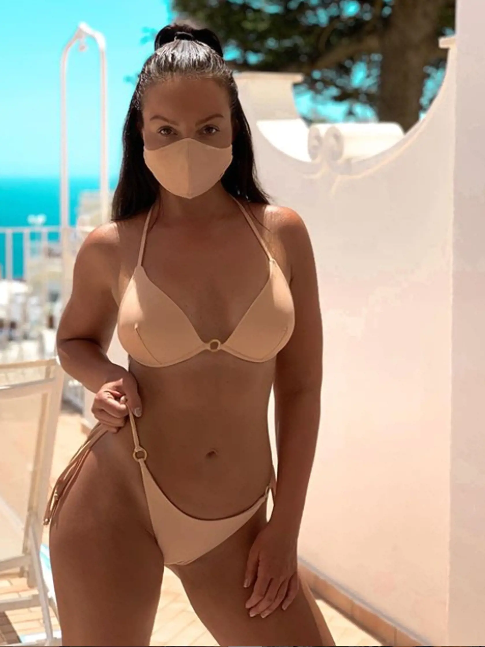 Veronika zladená aj s rúškom.