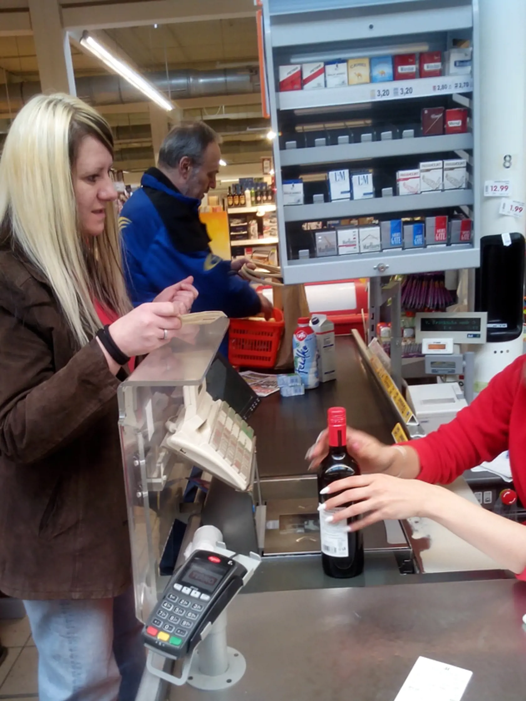 Za gastrolístky sa alkohol kupovať nesmie – no ako sme sa presvedčili, ide to!