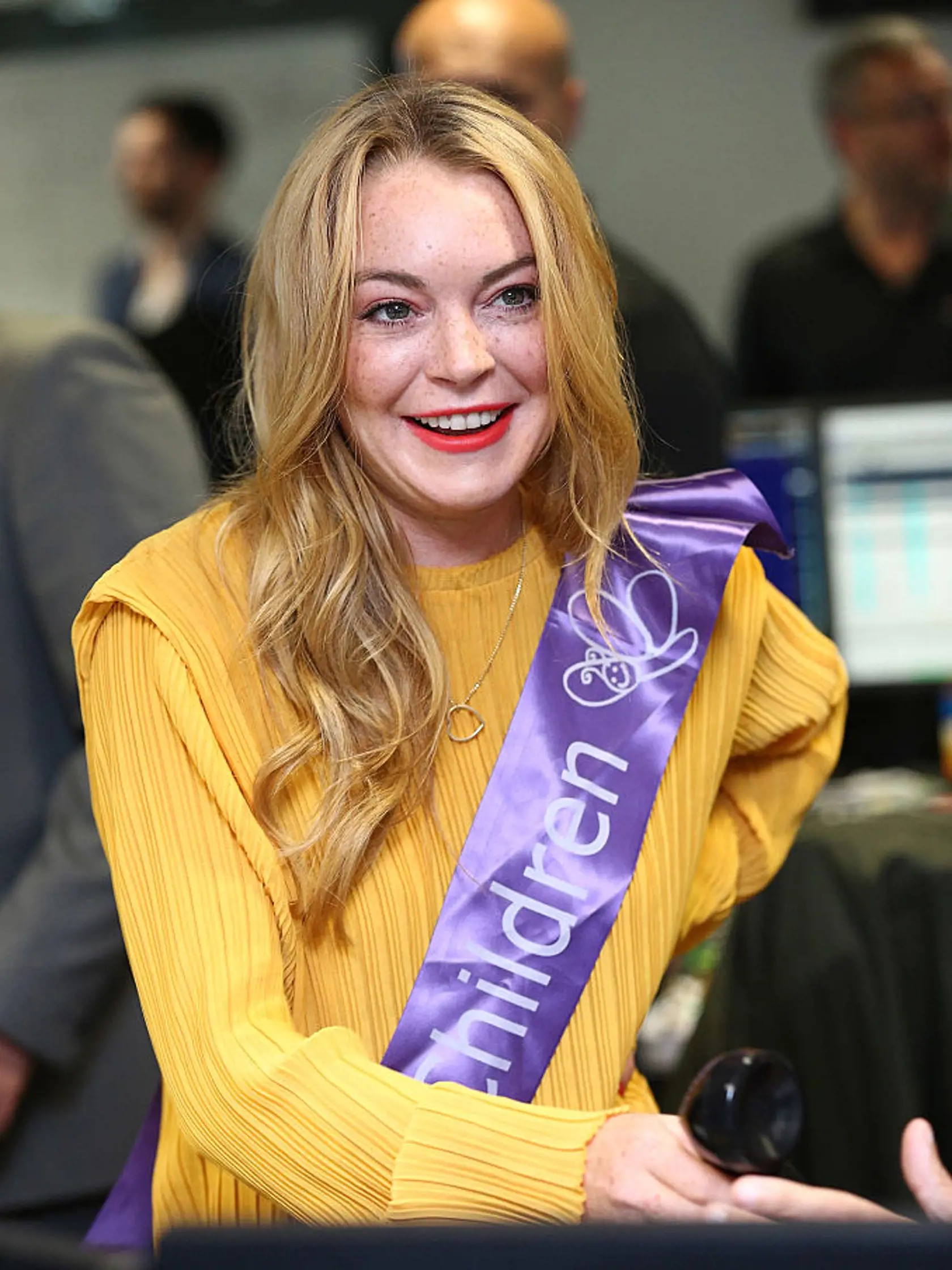 Lindsay Lohan časom napuchla tvár.