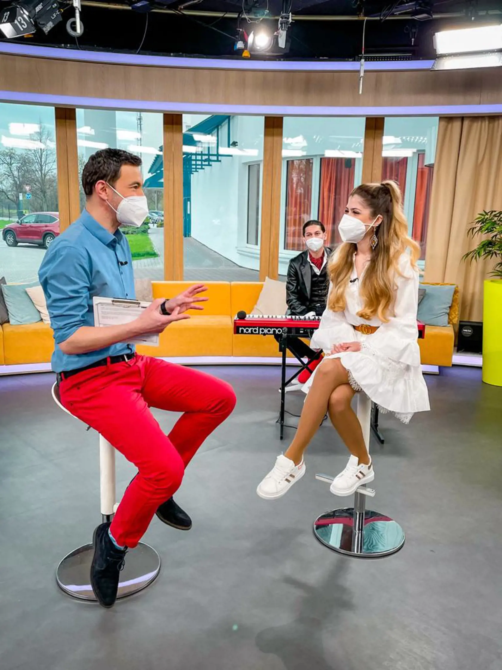 Apríl 2021: Vanessa Šarköziová počas návštevy Telerána. Speváčke to mimoriadne pristalo.