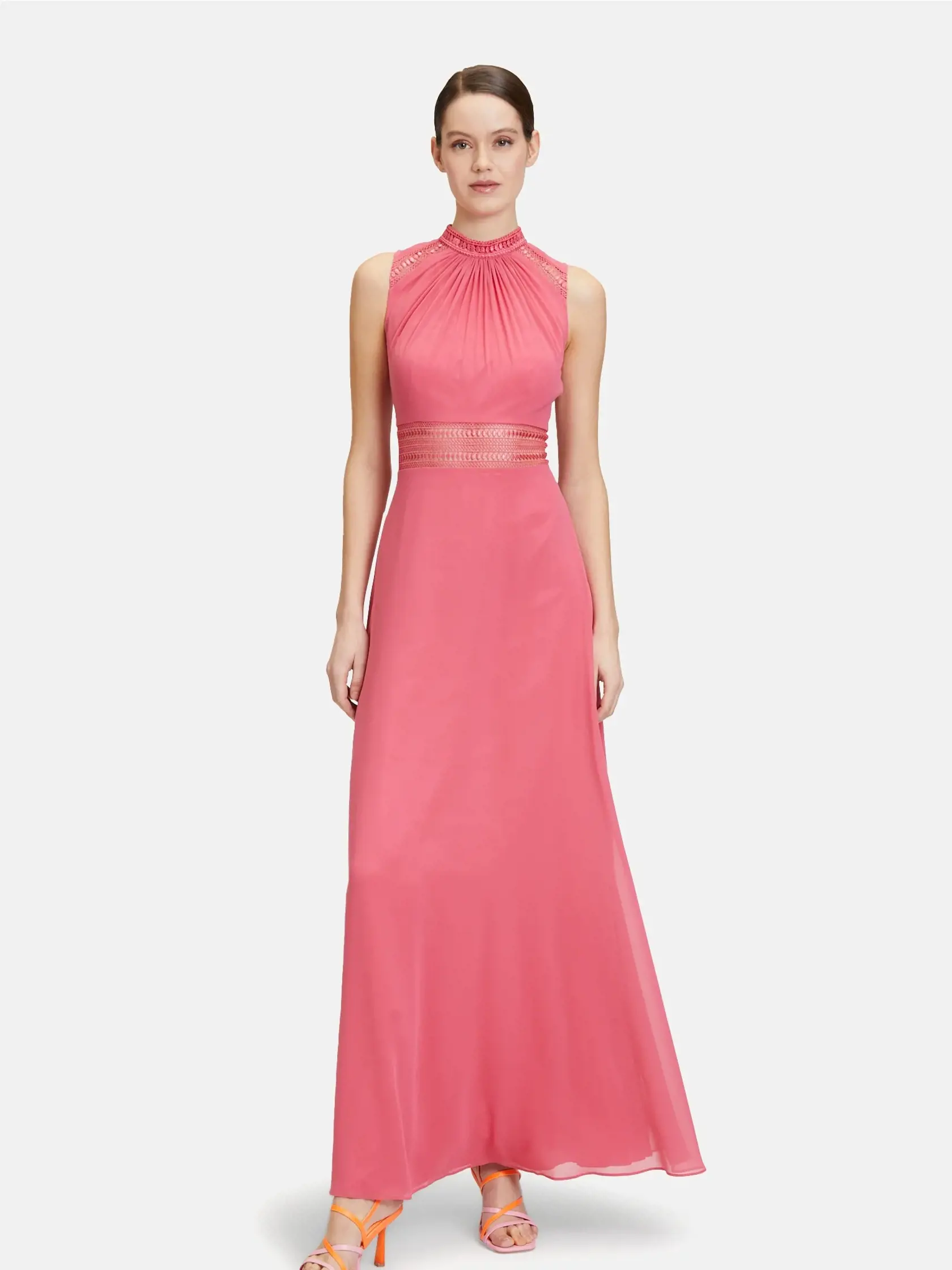 Šaty: Vera Mont, 229 €