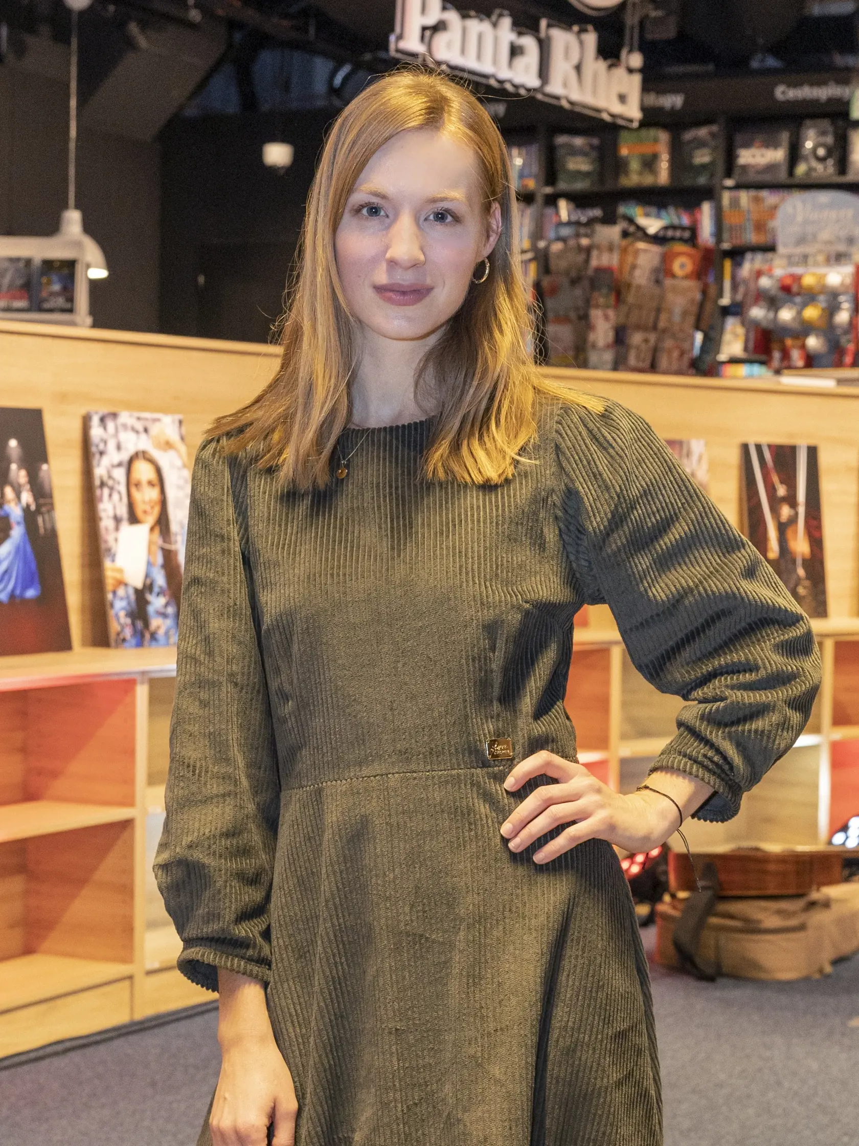 Krst charitatívneho kalendára nadácie TV JOJ v kníhkupectve Panta Rhei. Na snímke je Simona Kollárová.