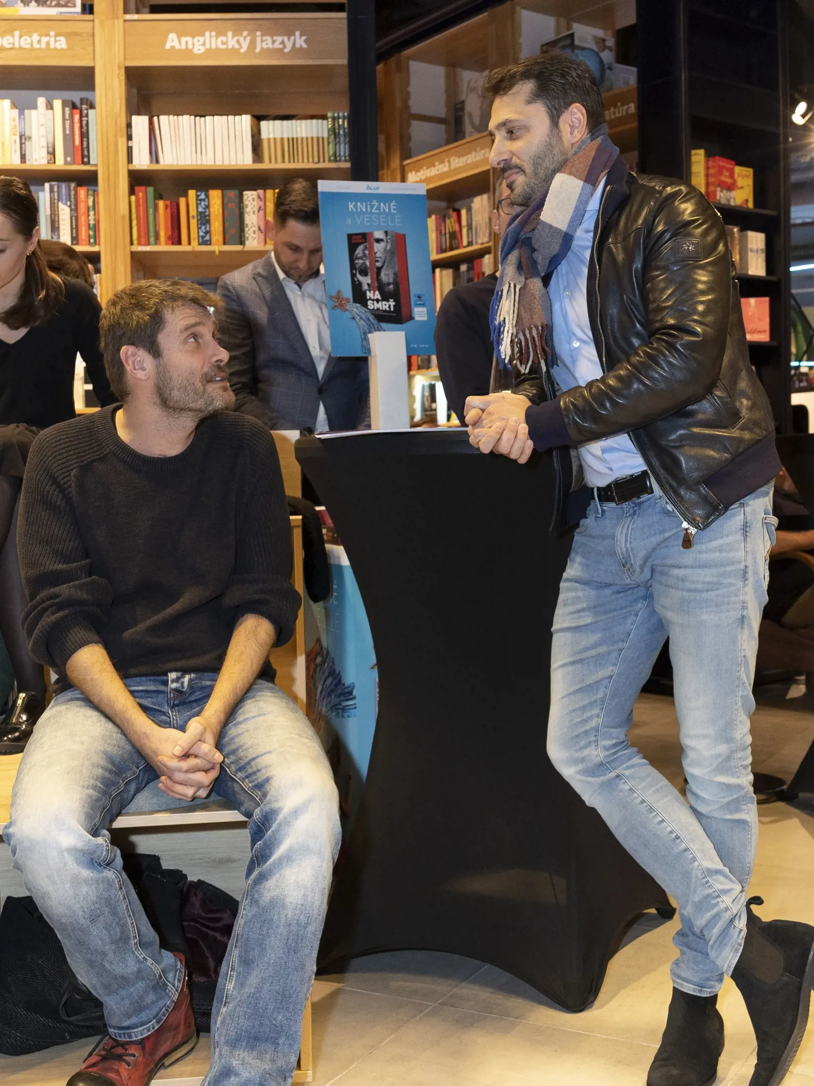 Krst charitatívneho kalendára nadácie TV JOJ v kníhkupectve Panta Rhei. Na snímke je Milo Kráľ a Braňo Deák.