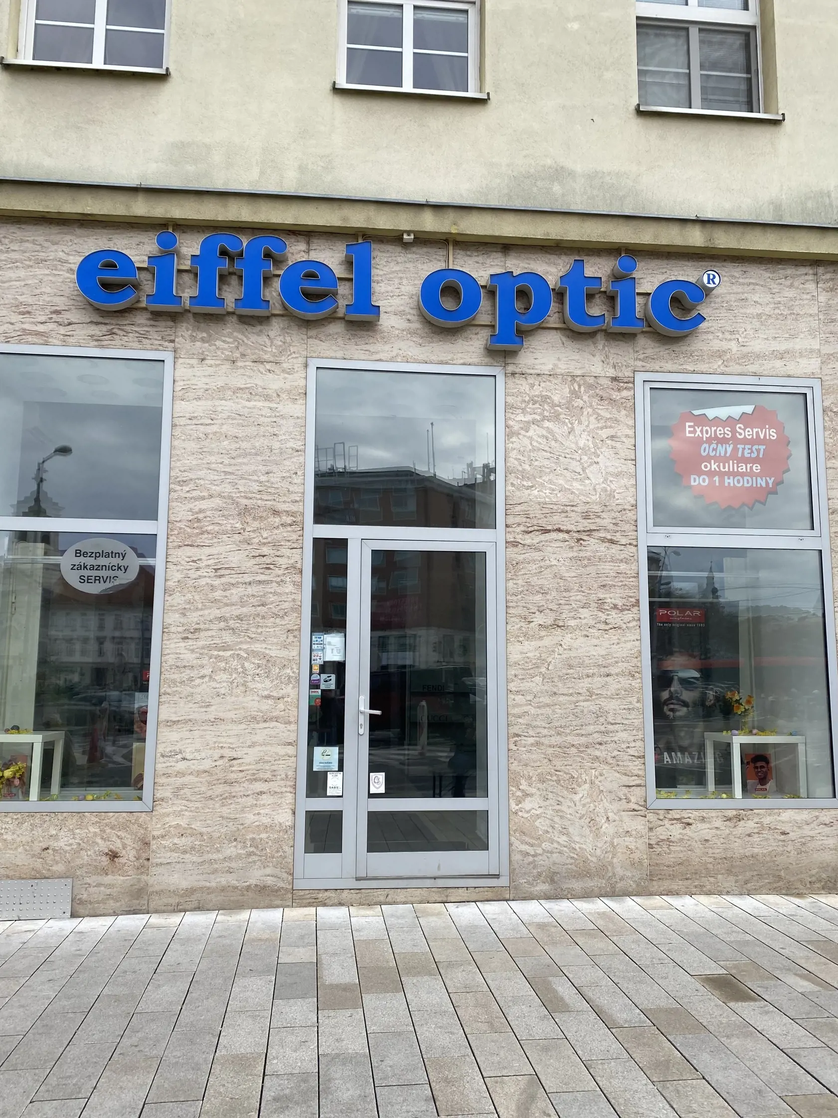 Sieť optík Eiffel Optic zatvára na Slovensku jednu pobočku za druhou.