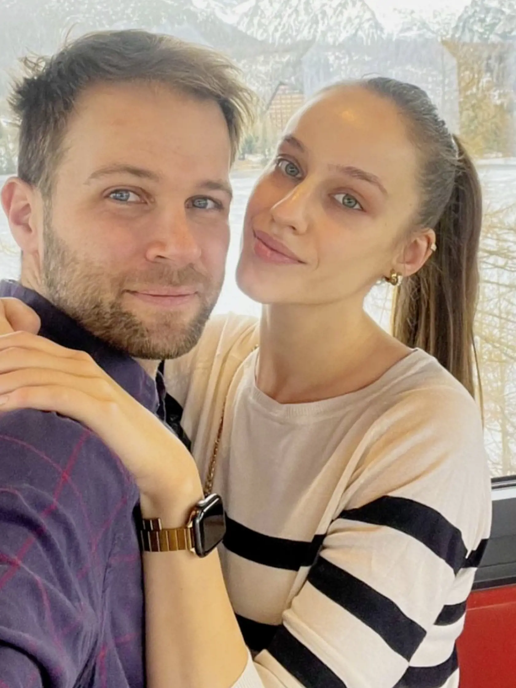 ZÁSNUBY NA HORÁCH
Spevák Tomáš Bezdeda sa všade chválil, že priateľku Ivanu požiadal o ruku.