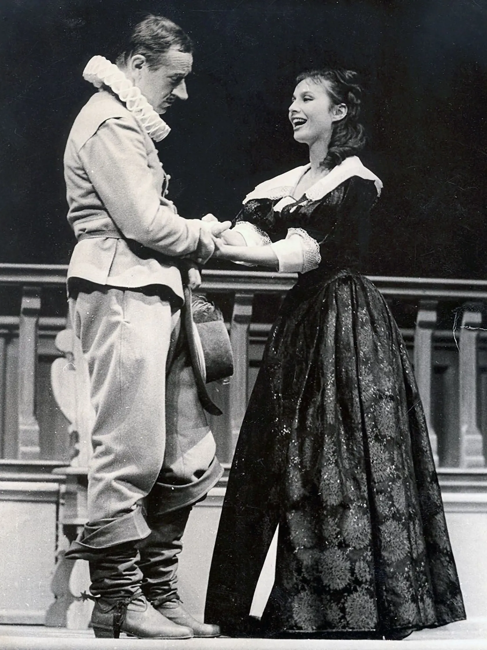 S Emíliou Vášáryovou v inscenácii divadelnej hry Cyrano z Bergeracu v roku 1967.