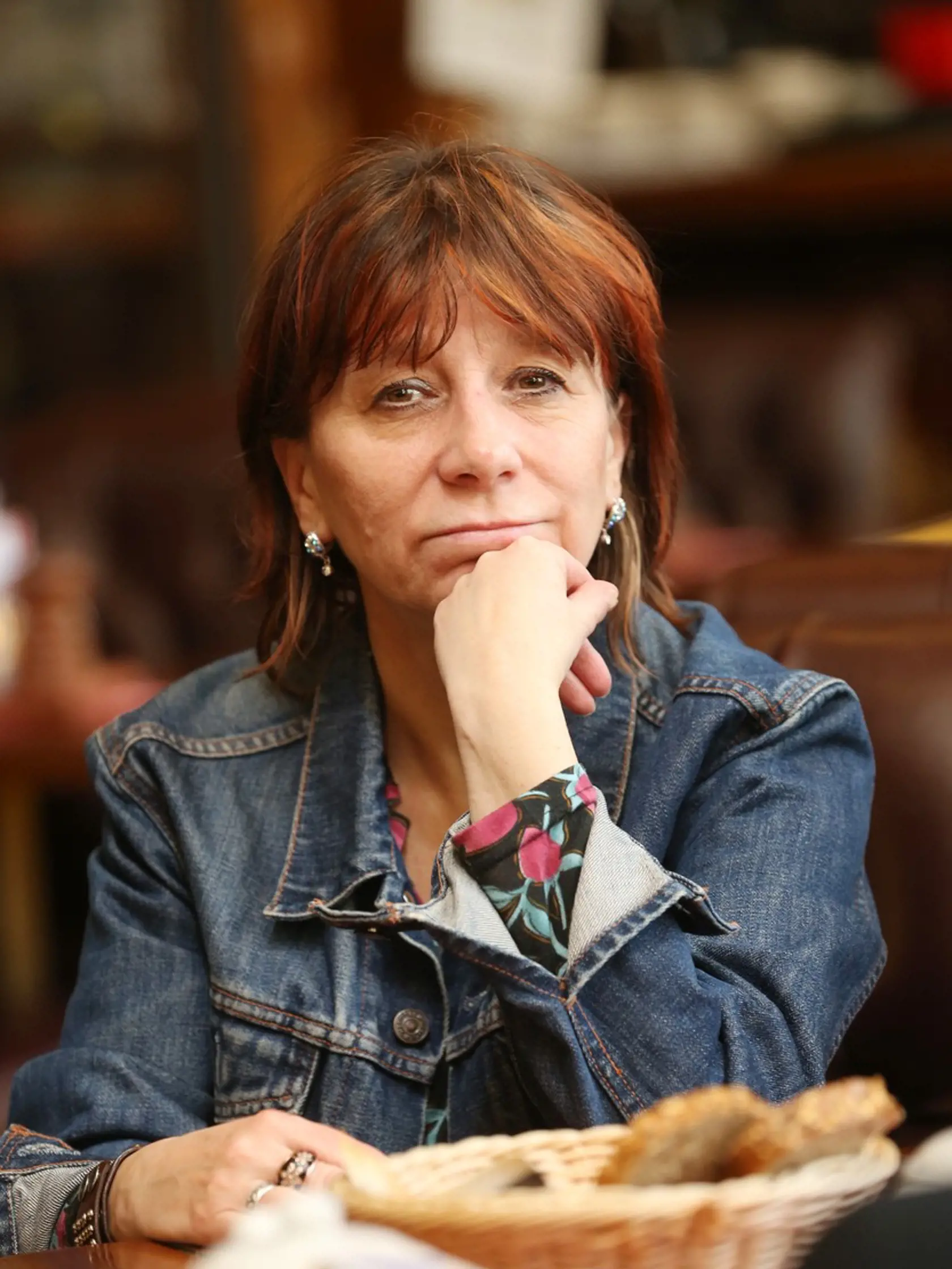 Herečka Fišerová si zahrala knihovníkovú pomocníčku.