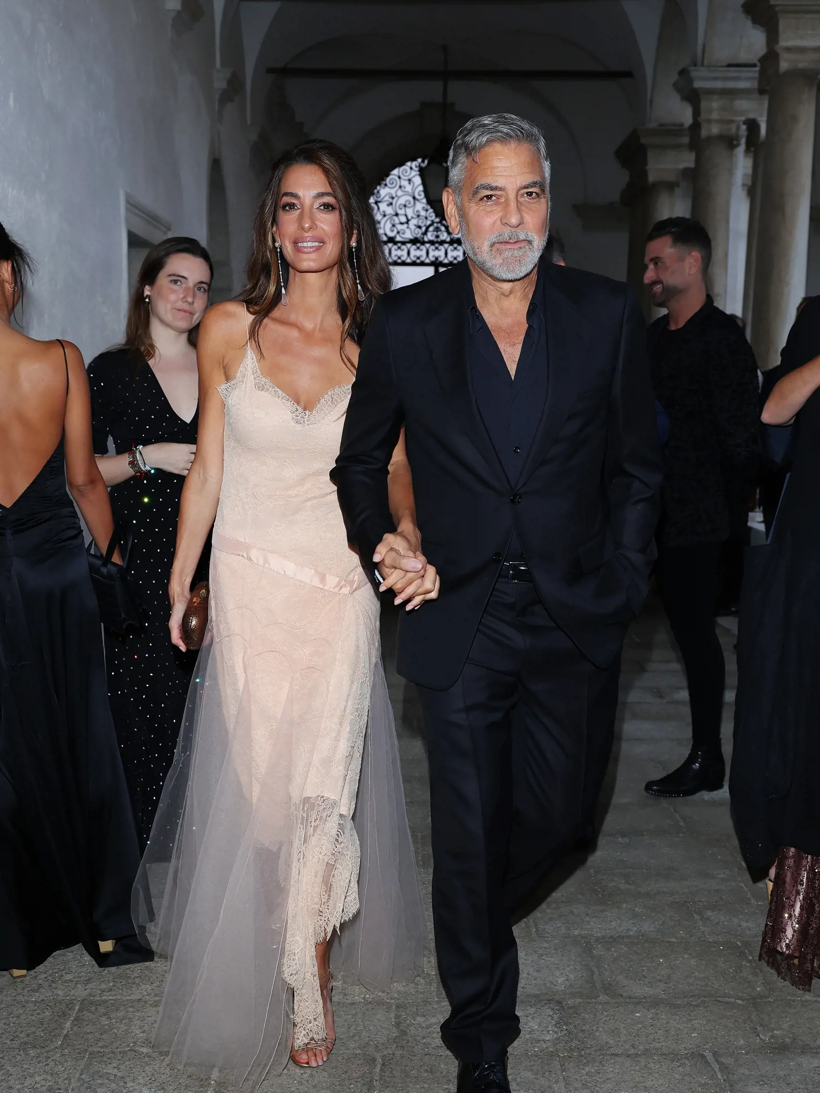 Amal Clooney všetkým vytrela zrak.