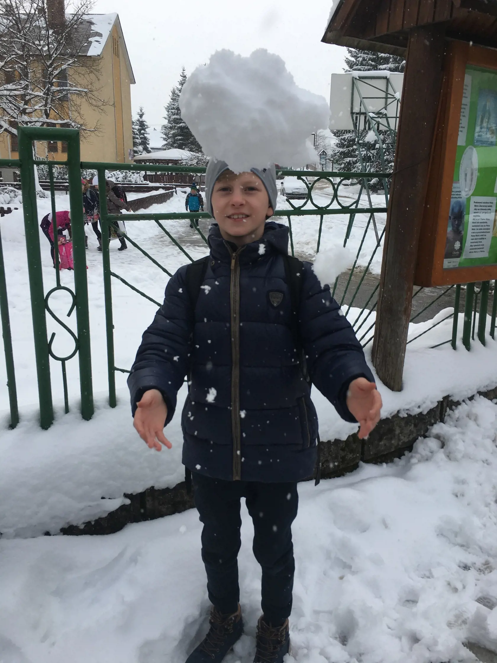 Snehu sa potešil aj Oliver (10).