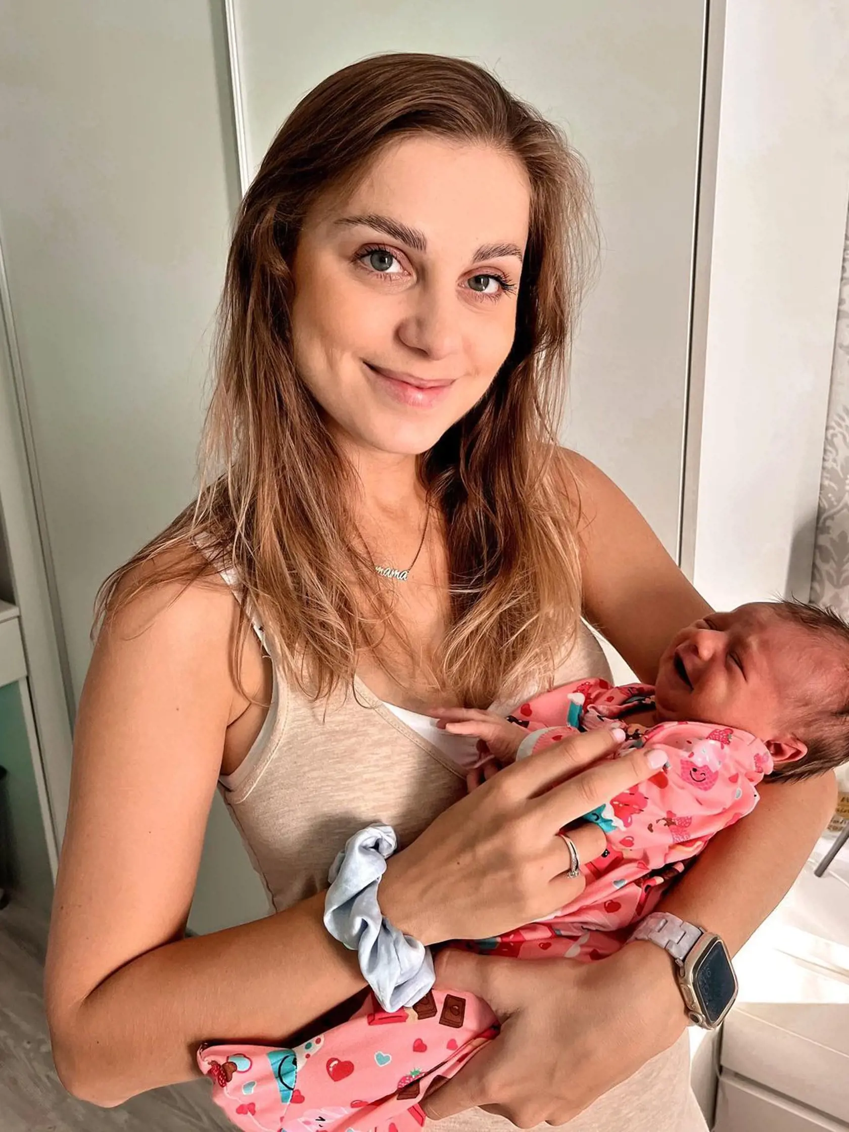 Dominika ukázala dcérku Izabelku. Obe sú nádherné!