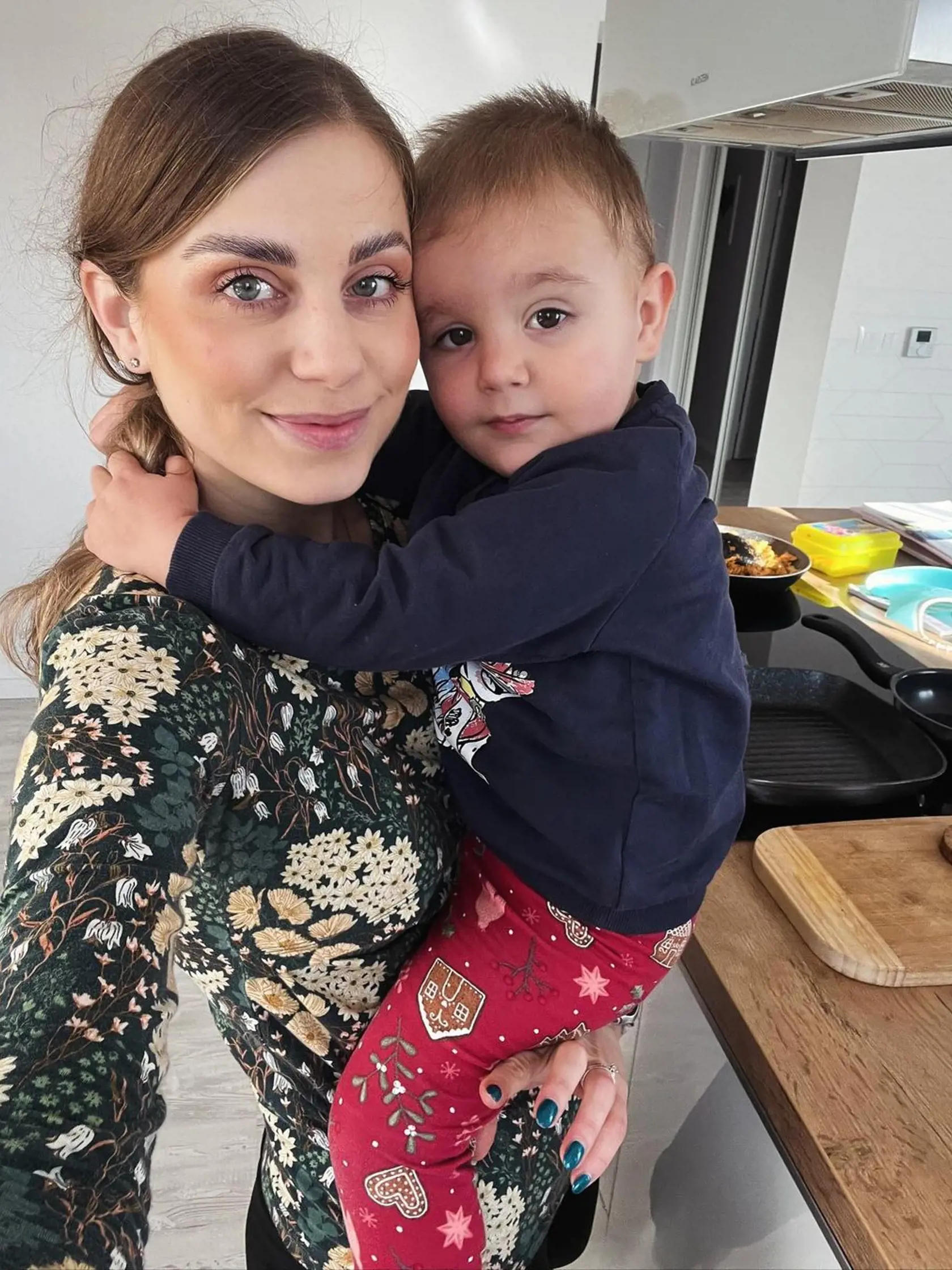 Dominika Stará so svojím synom- kópiou Miškom