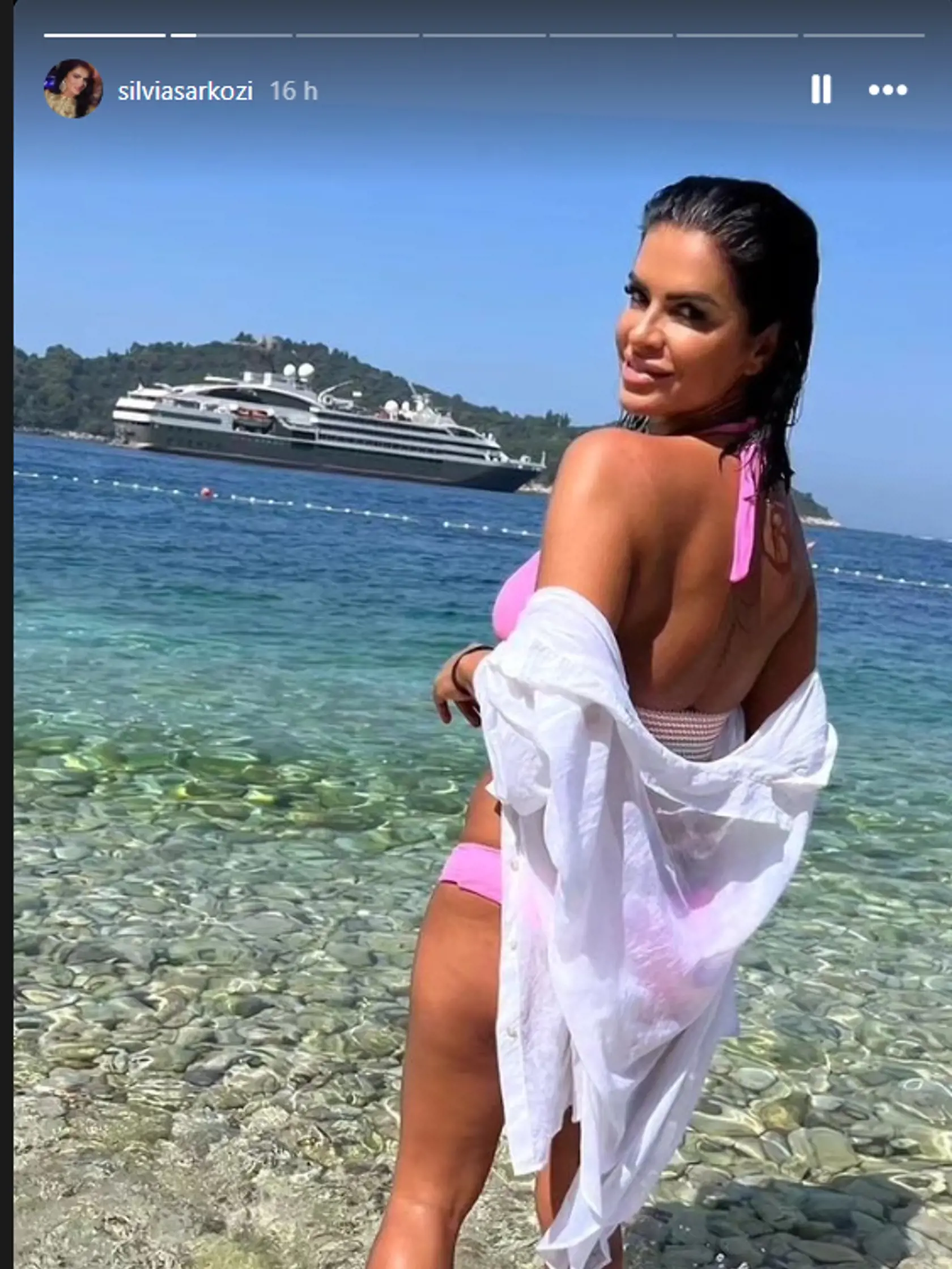 Silvia Šarközi v Dubrovníku tiež provokuje v plavkách.