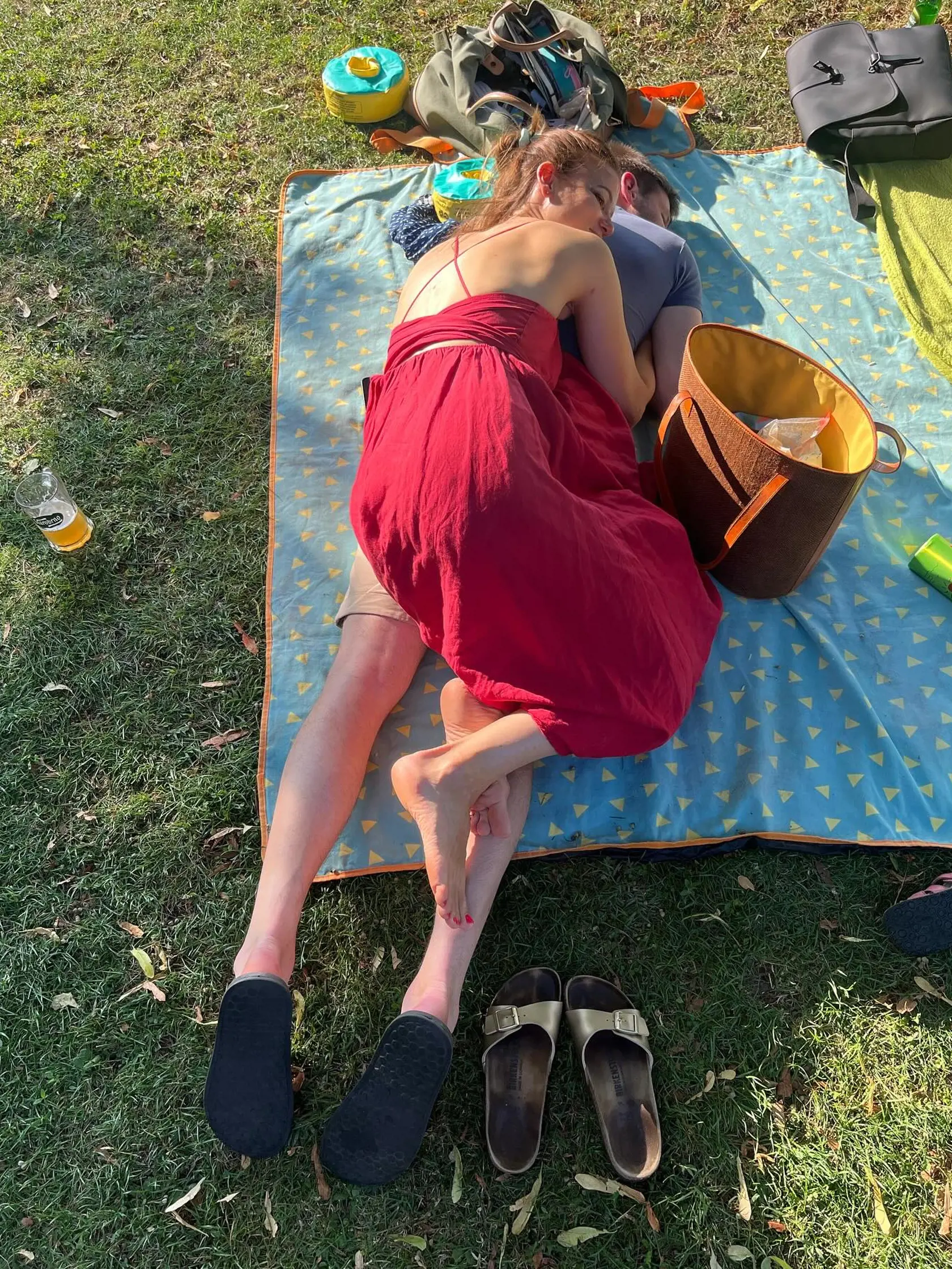 MOJKÁČI, napísala pri tejto fotografii Soňa Ferienčíková, ktorá sa počas horúcich letných dní aj takto „mojkala" so svojim partnerom Michalom Šimečkom.