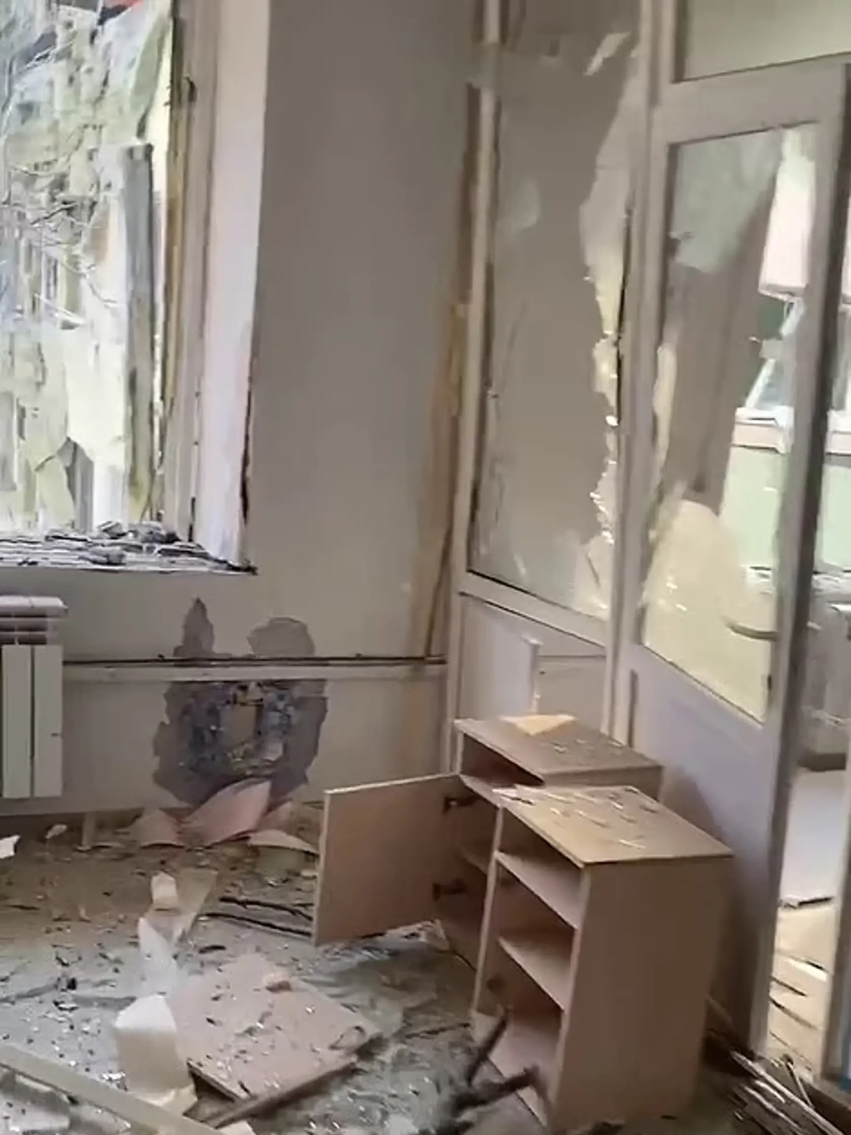 Podľa mariupolskej radnice utrpela pôrodnica „kolosálne poškodenie“. Rusko pritom sľúbilo, že bude v stredu akceptovať prímerie kvôli evakuácii civilistov, no Putin už po štvrtýkrát takýto sľub nedodržal.