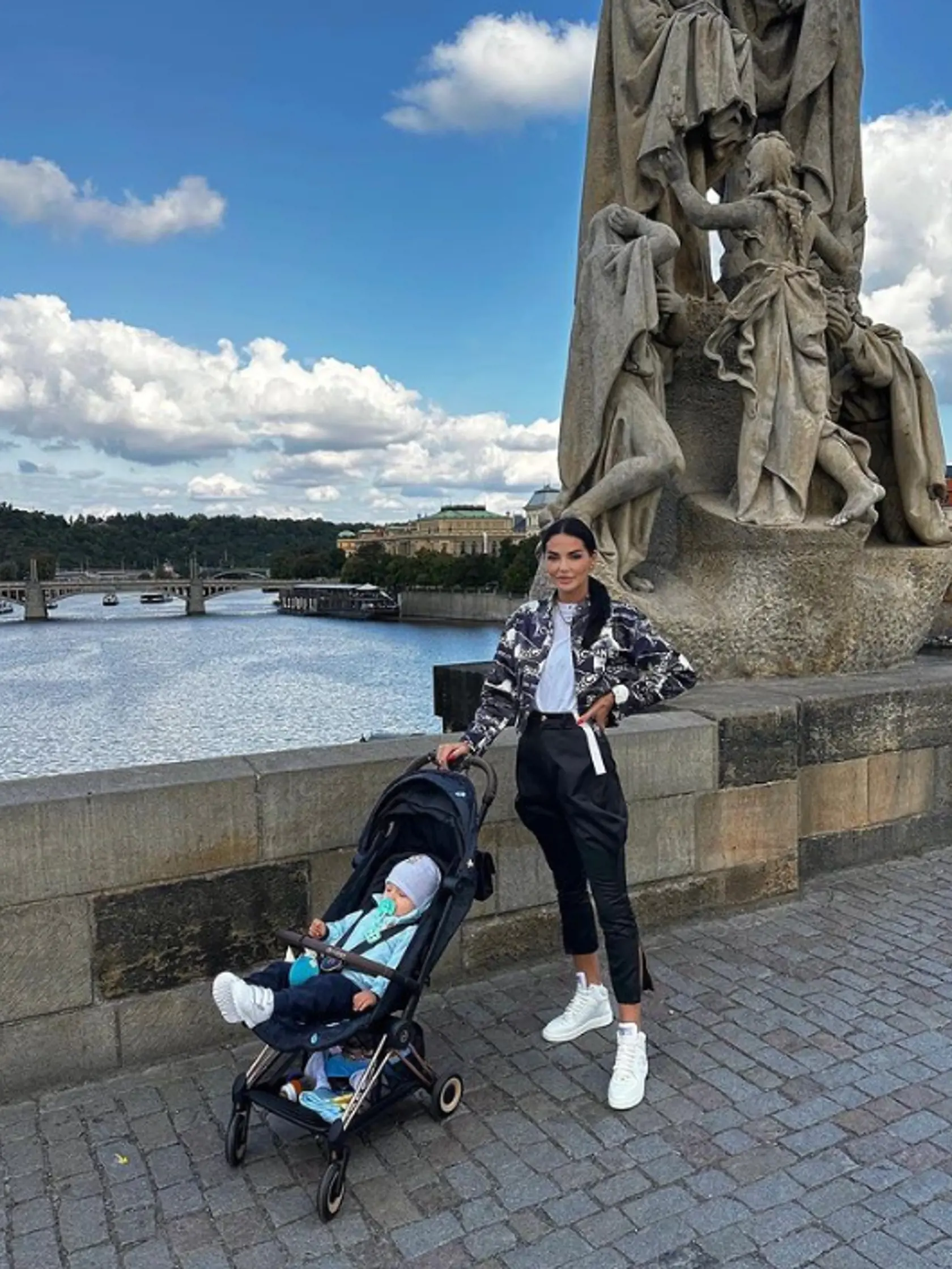 Zuzana Plačková so synom Dionom v Prahe.