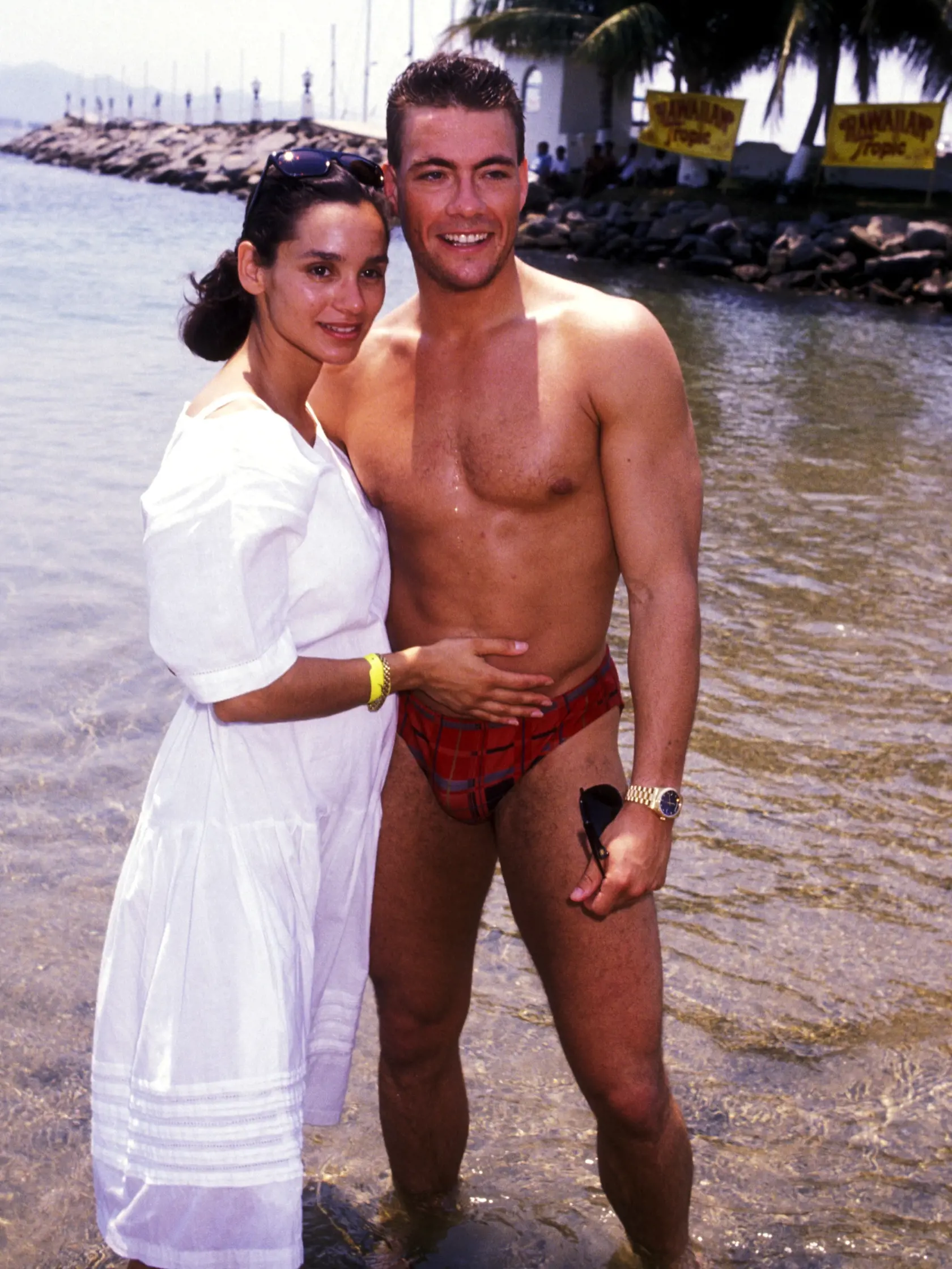 Kuriózne je, že s Gladys sa belgický majster bojových umení Jean-Claude van Damme oženil nie raz, ale hneď dvakrát.