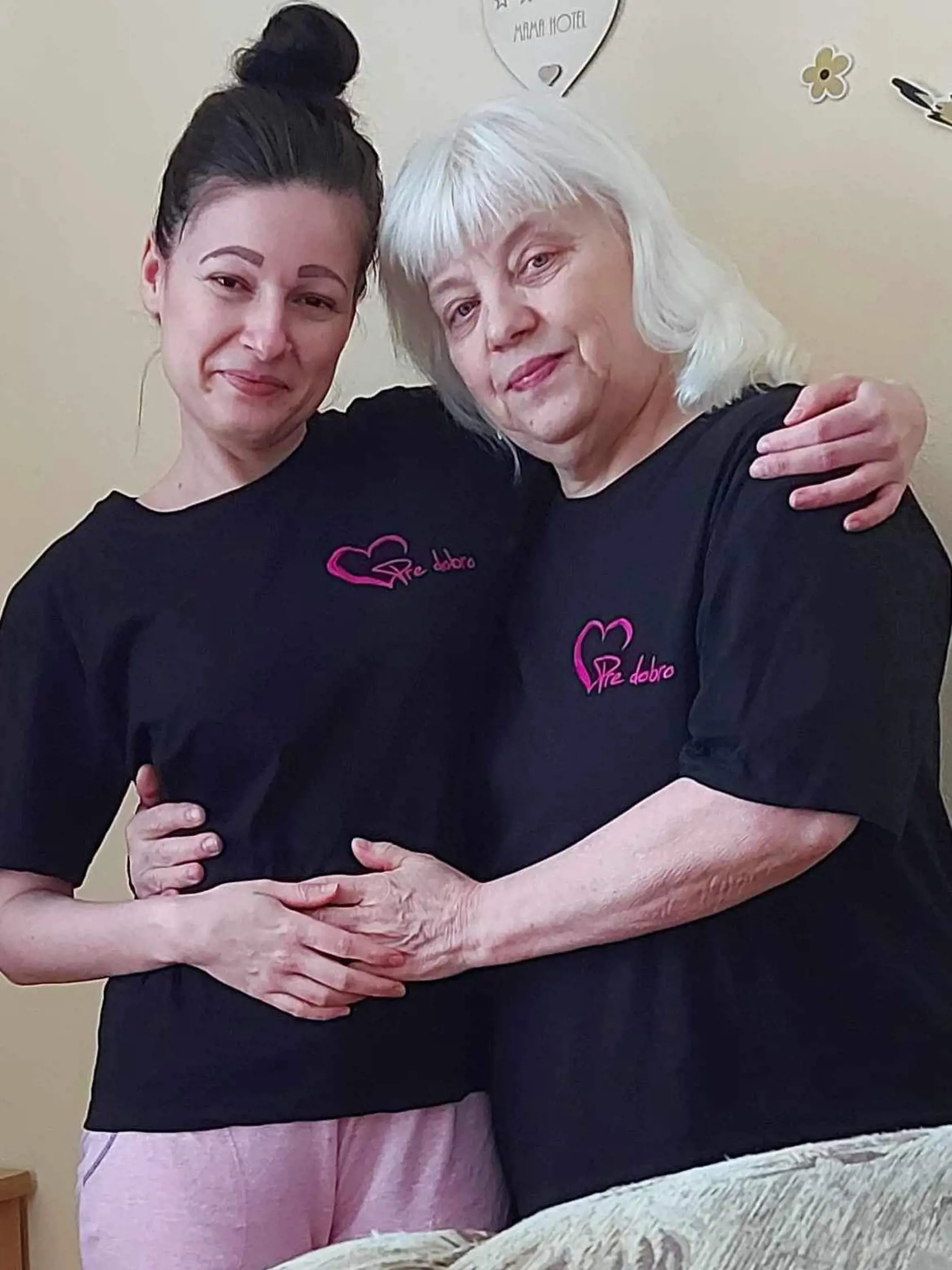 Keď mala 30, jej organizmus si odrazu povedal dosť a zrútil sa jej celý svet - takmer celý rok bola ležiaca, nevládala sa ani pohnúť a jej zdravotné problémy v kombinácii s tými psychickými ju priviedli na psychiatriu. Po tom, čo sa pokúsila spáchať samovraždu.
