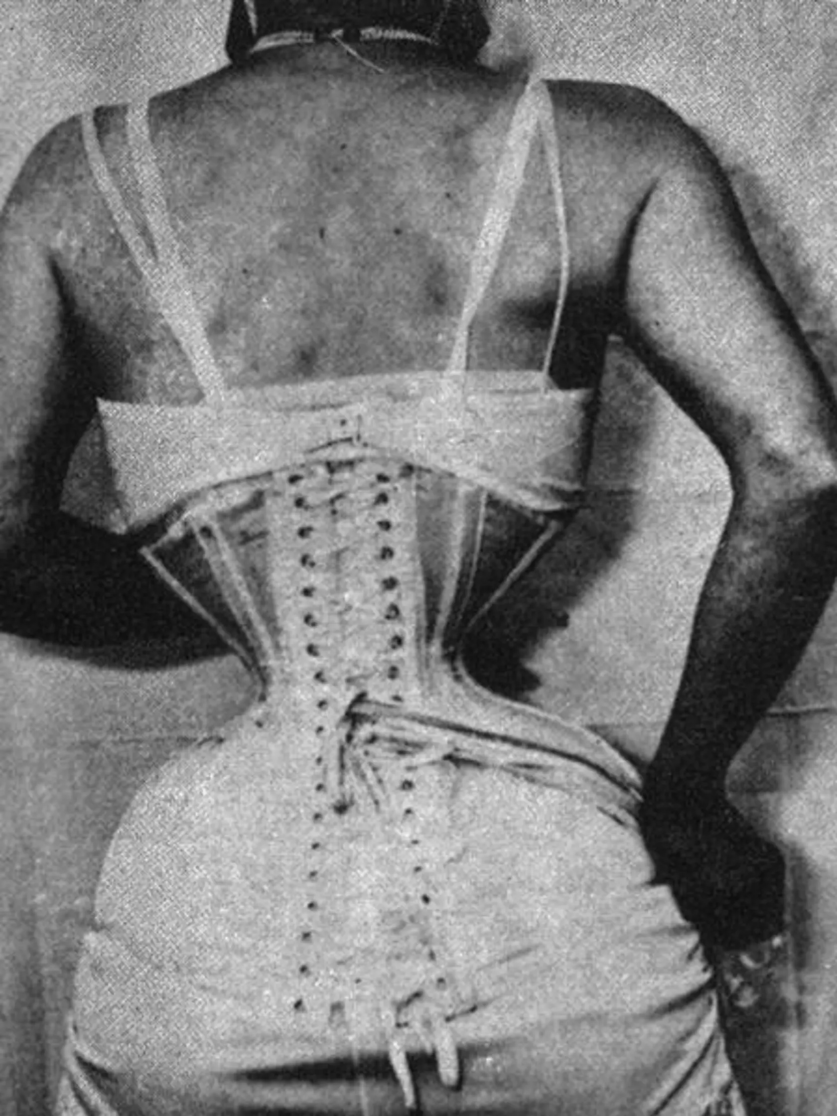 Na svetový rekord to však bohužiaľ nepostačuje. Jeho súčastnou držiteľkou je totiž už zosnulá Ethel Granger z Veľkej Británie, ktorej obvod pásu meral len 33 centimetrov.