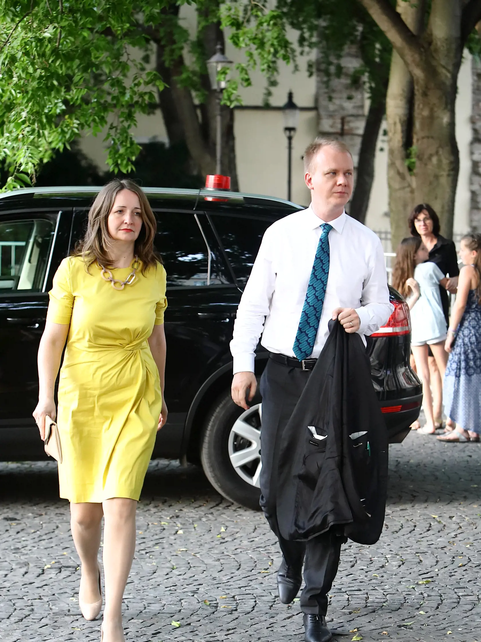 "Svieže. Strih lichotí postave. Pekne a decentne zladené."