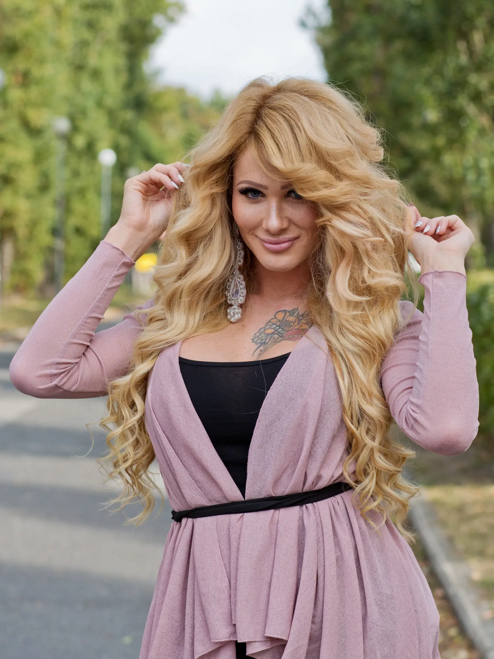 Na snimke slovenska ucastnicka Miss Trans Star International Paris Nemc. Paris v 18 rokoch podstupila zmenu pohlavia z muza na zenu.