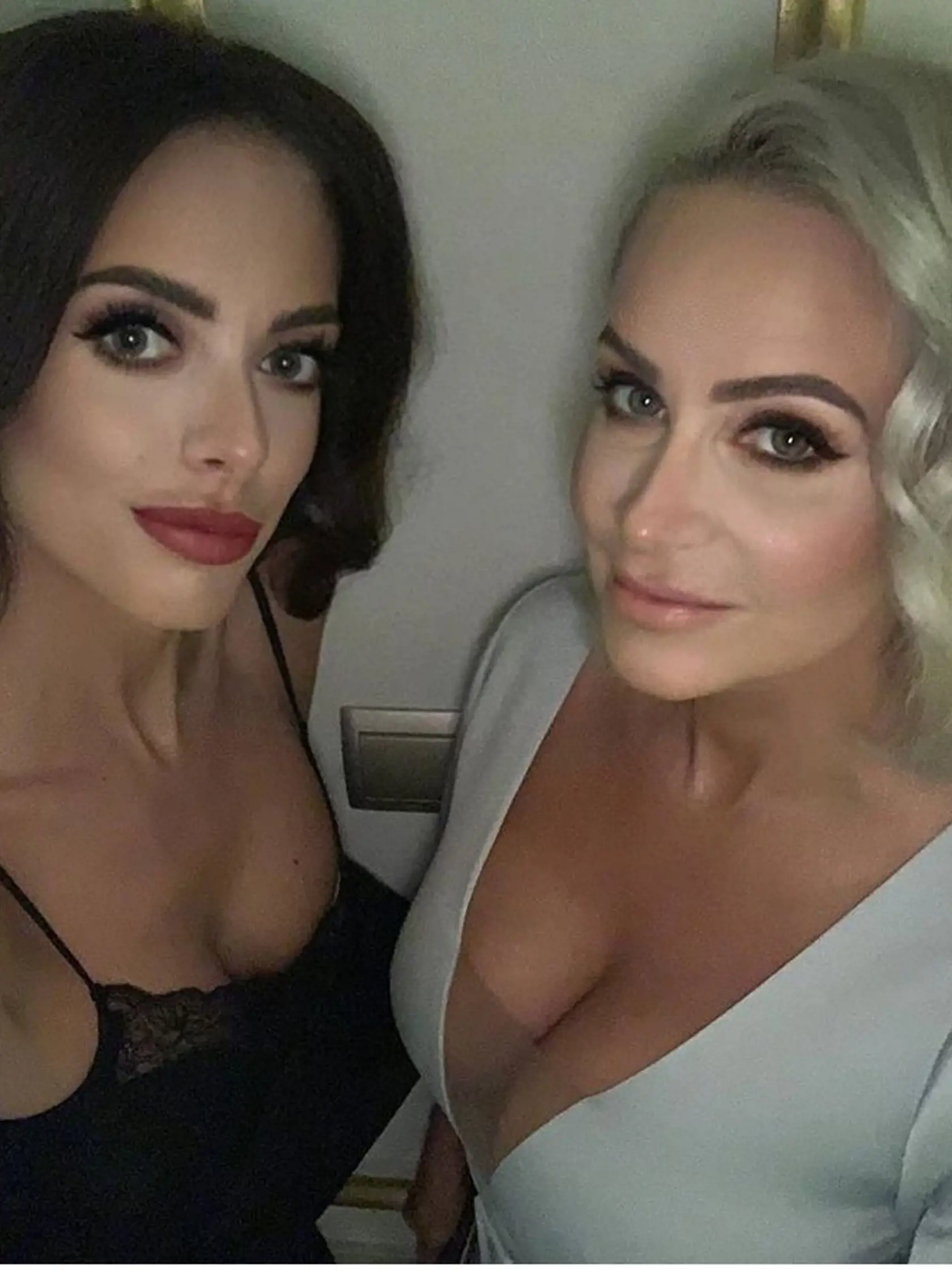 Módna návrhárka Jana Jurčenko, vpravo, s modelkou.