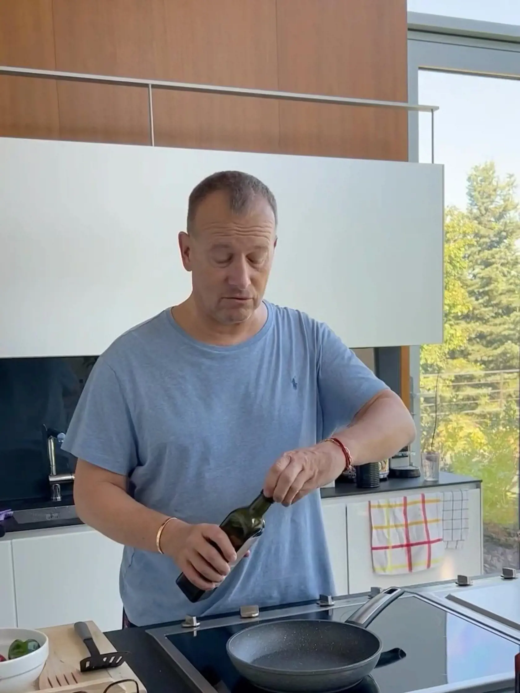 Vie variť? Boris Kollár robí hemendex.