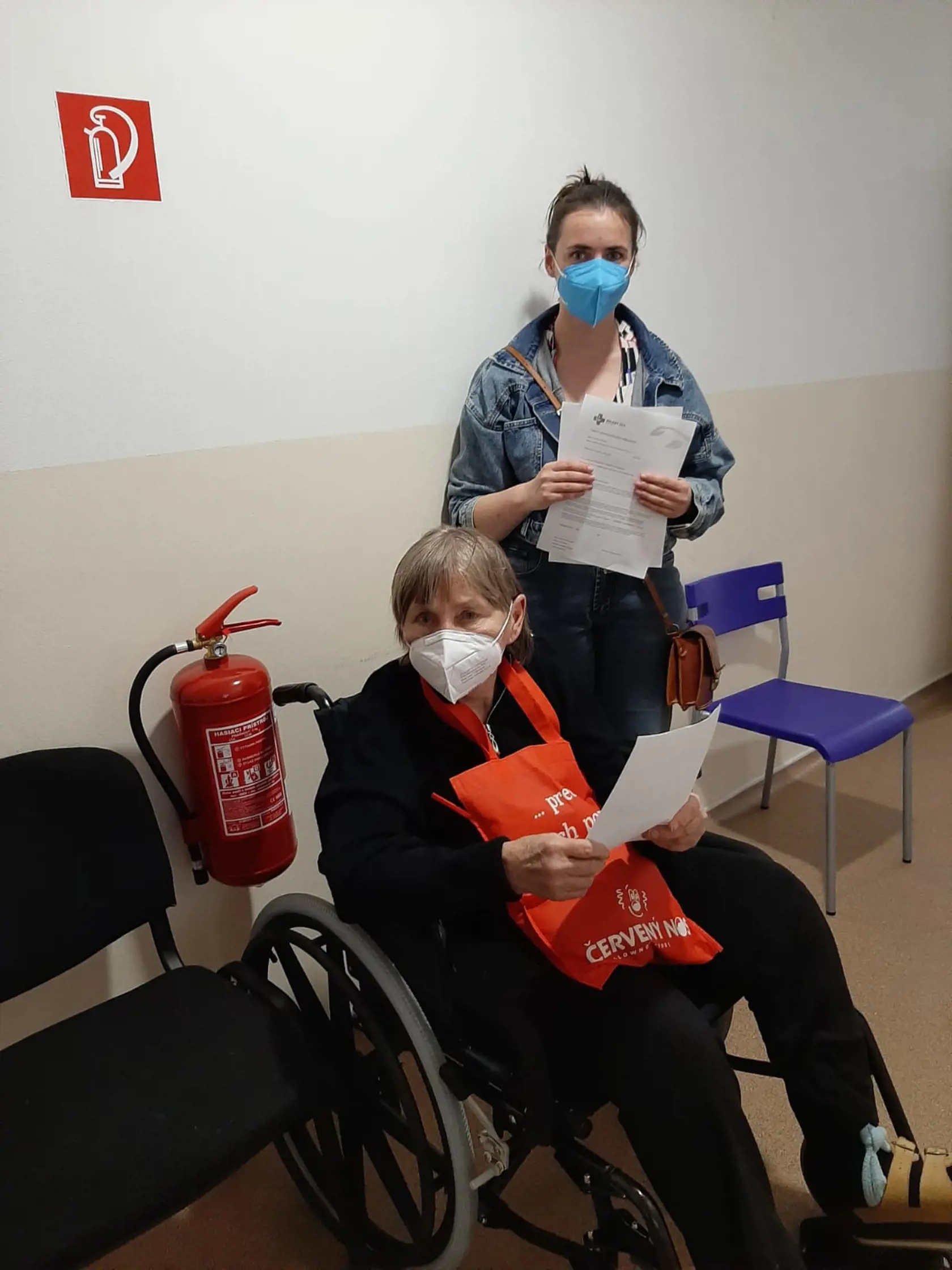 Výzva Ministerstva zdravotníctva na vlastnej koži! Zaočkovali sme babku a vakcínu sme dostali aj my!
