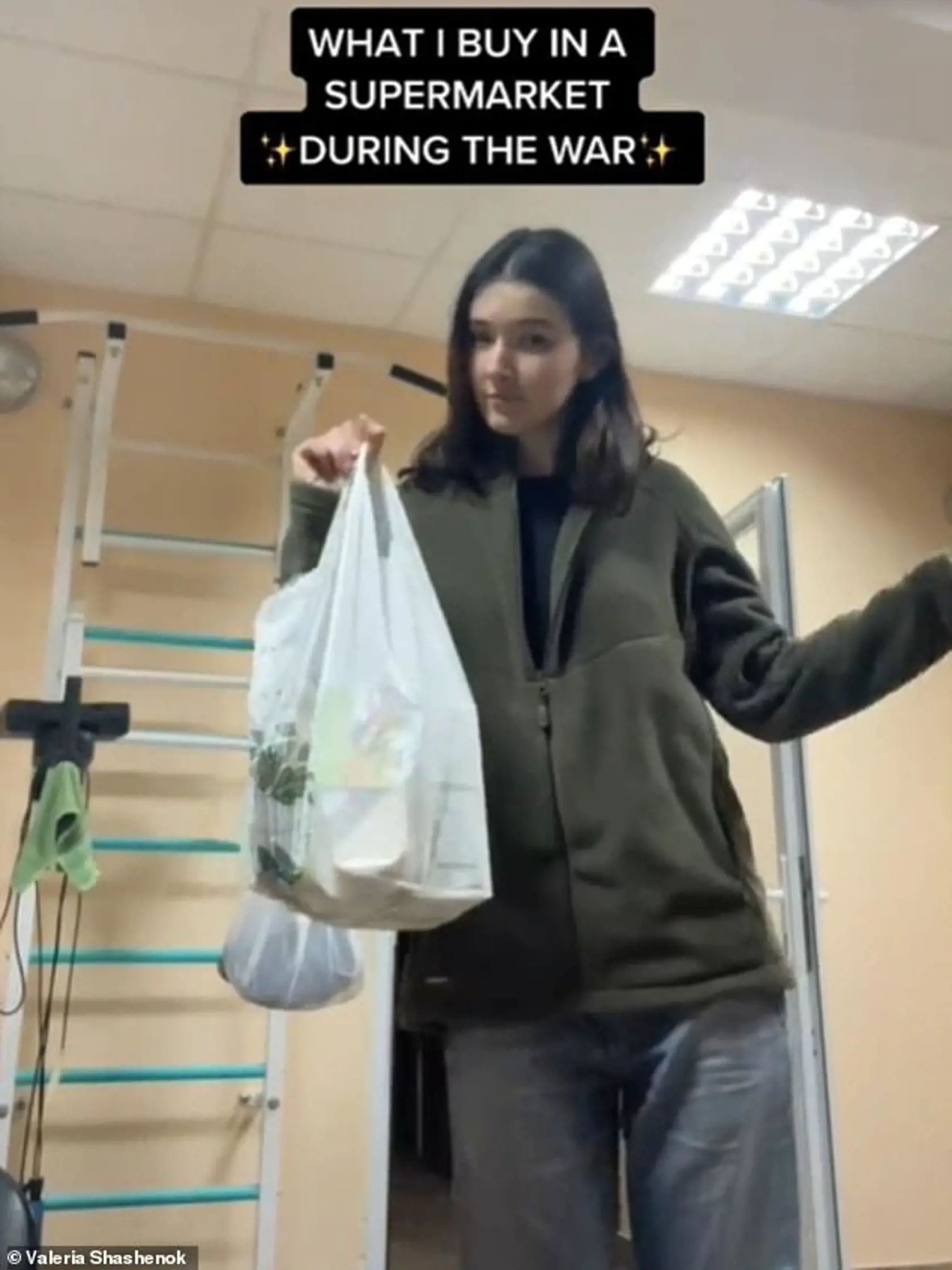 Vo videu, ktoré ju preslávilo, Valeria tancuje na pieseň „Che La Luna“ s titulkom: „Môj typický deň v protileteckom kryte“. Namiesto fénu na vlasy používa teplovzdušnú pištoľ, hrá sa so svojim psom a jej mama varí na platničke v podmienkach, aké si v modernom svete len ťažko predstaviť. V inom videu zas Valeria stojí pred hromadou trosiek. Titulok hovorí: "Dnes Putin zničil jednu zo starých budov v mojom meste. Bolo to kino, ktoré prežilo druhú svetovú vojnu." Potom ukazuje veľké okná v blízkosti a sklo rozbité na zemi.