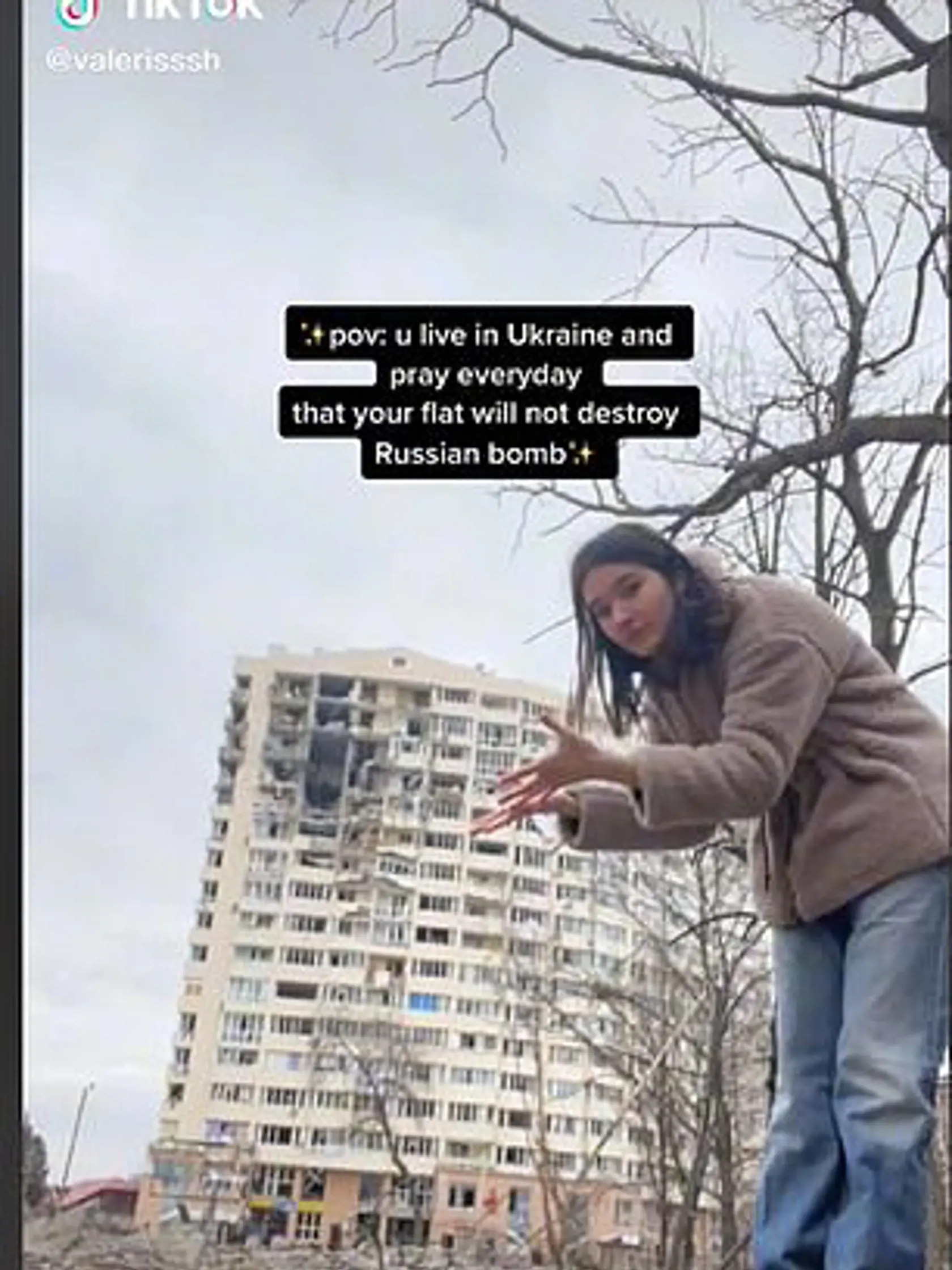 Videá a fotografije mladej Ukrajinky Valerie Shashenok (20) sa stali virálnymi. Valeria na svojom účte na Tiktoku zdieľa denne videá z jej života v zbombardovanom meste Chernihiv z podzemného krytu, kde aktuálne žije so svojimi rodičmi.